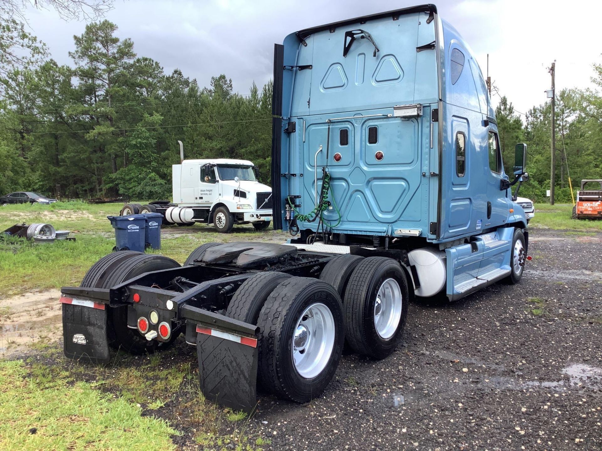 2012 Freightliner Cascadia Sleeper - Image 6 of 33