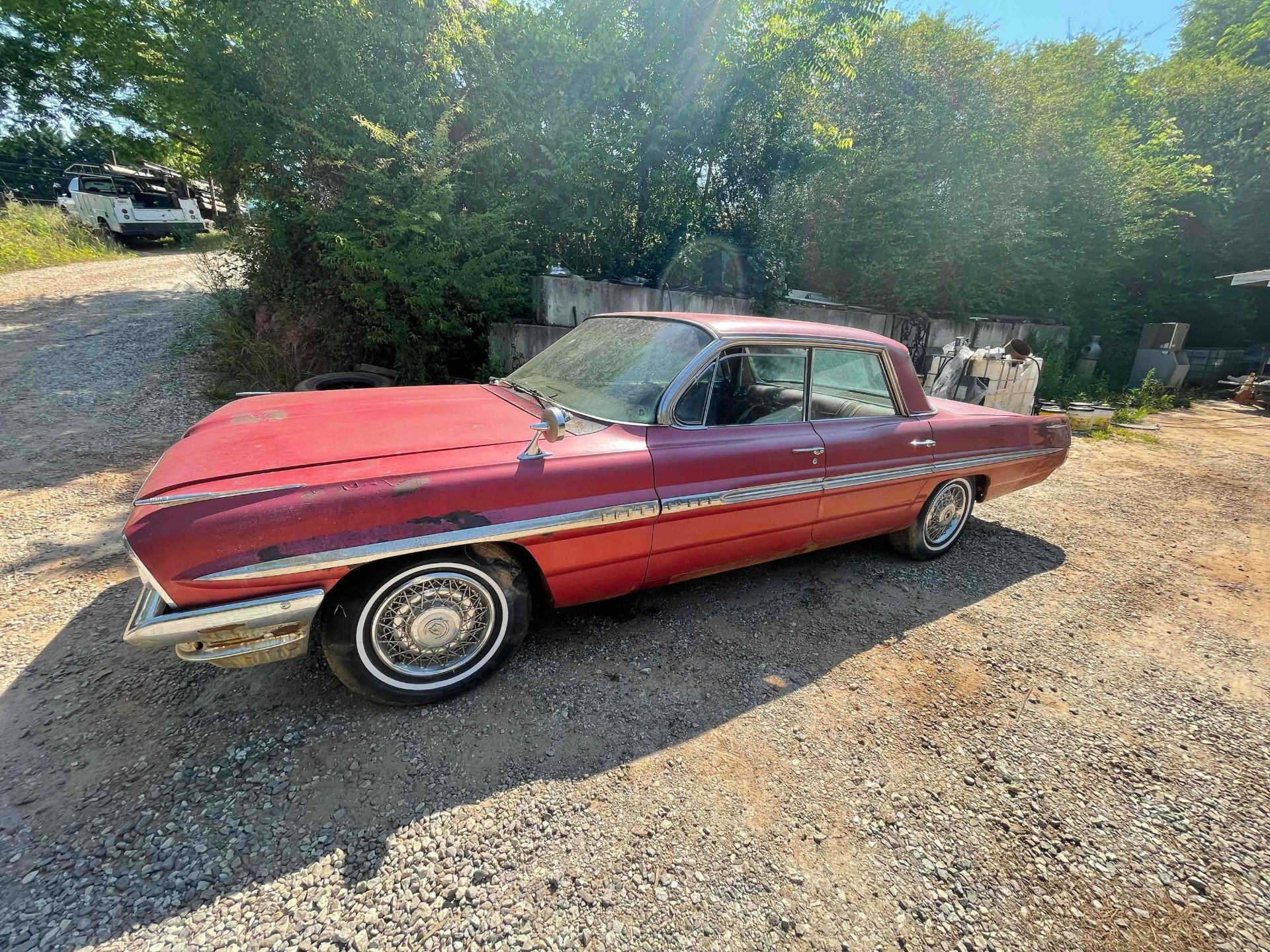 1961 Pontiac Bonneville - Image 9 of 35