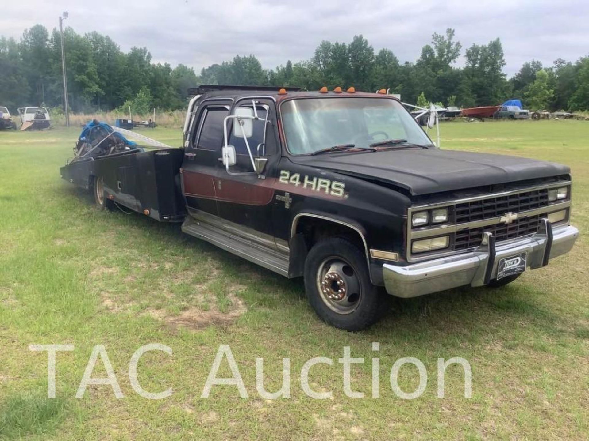 1985 GMC C30 Crew Cab Ramp Truck - Image 3 of 30