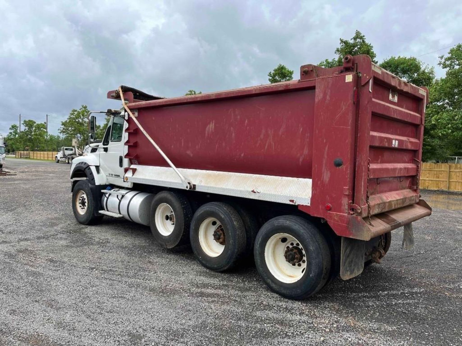 2016 international 7600 Tri-Axle Dump Truck - Image 6 of 37