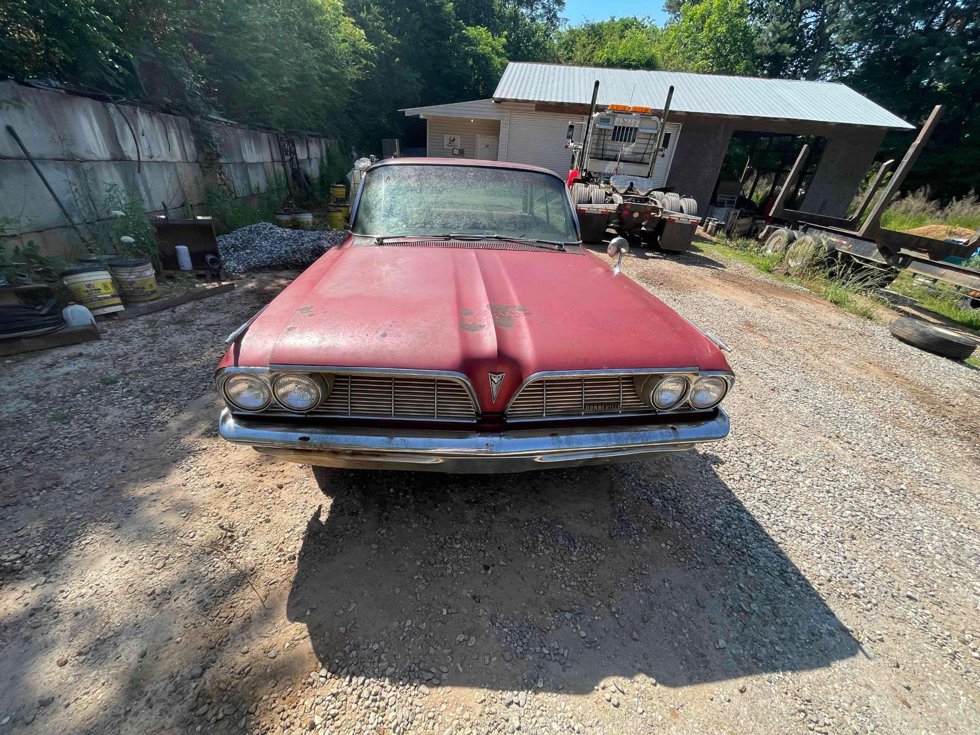 1961 Pontiac Bonneville - Image 2 of 35