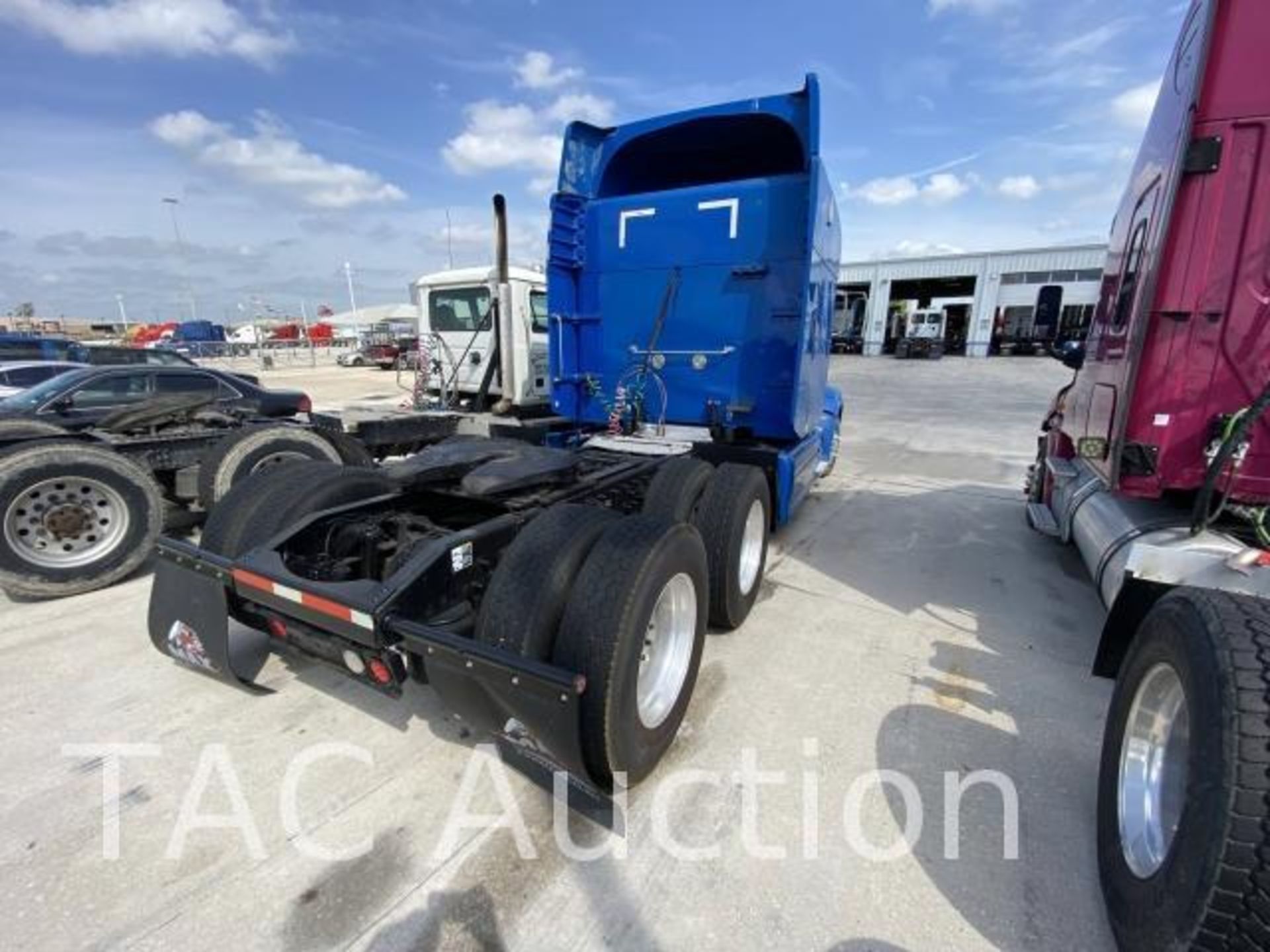 2012 Peterbilt 386 Sleeper - Image 5 of 58