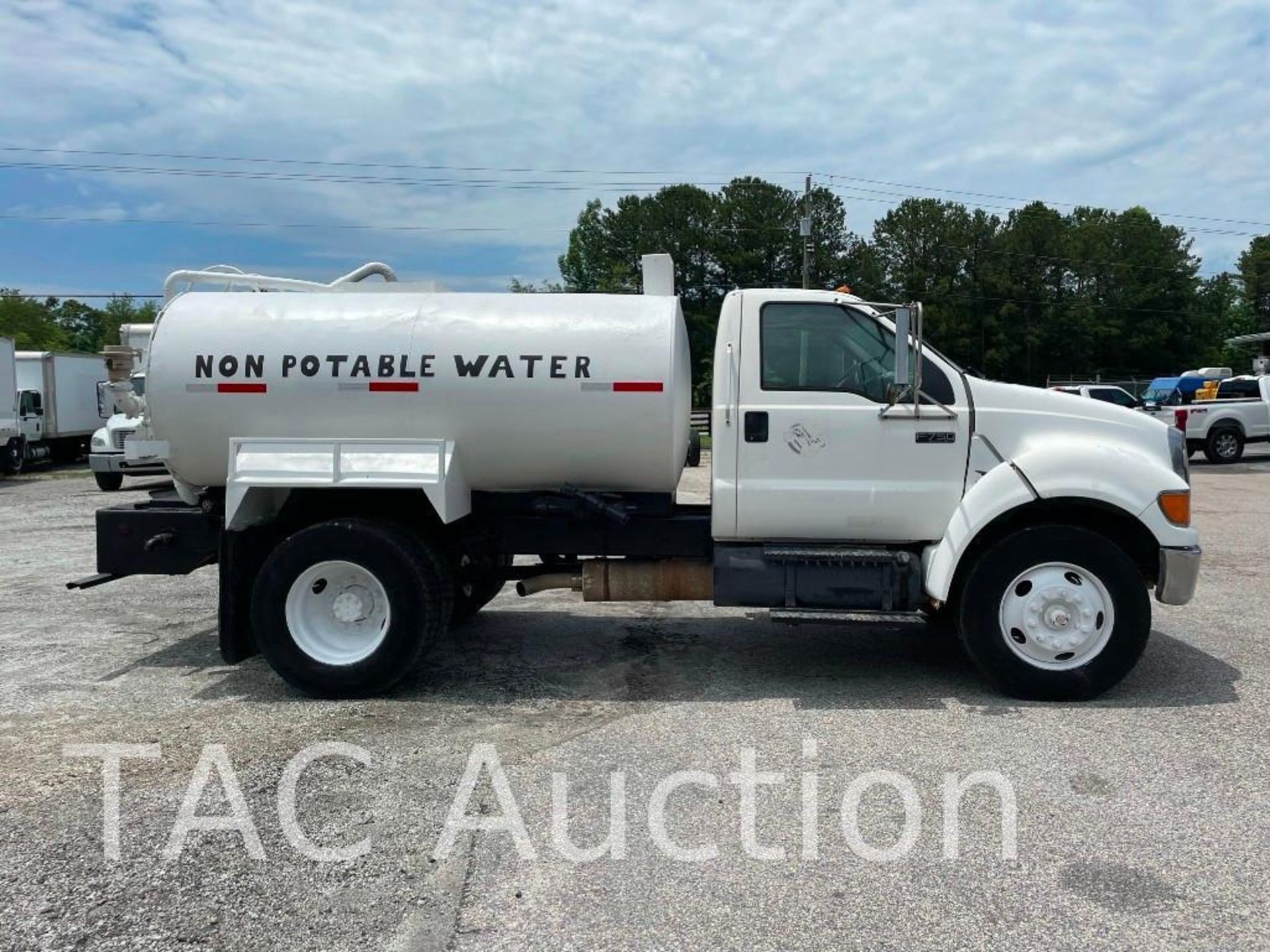 2005 Ford F-750 Single Axle Water Truck - Image 6 of 70