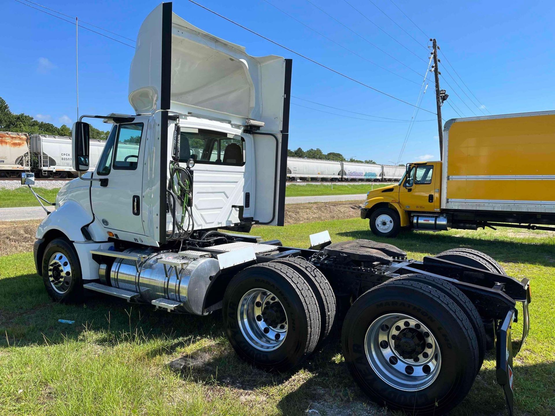 2017 International ProStar Day Cab - Image 4 of 33