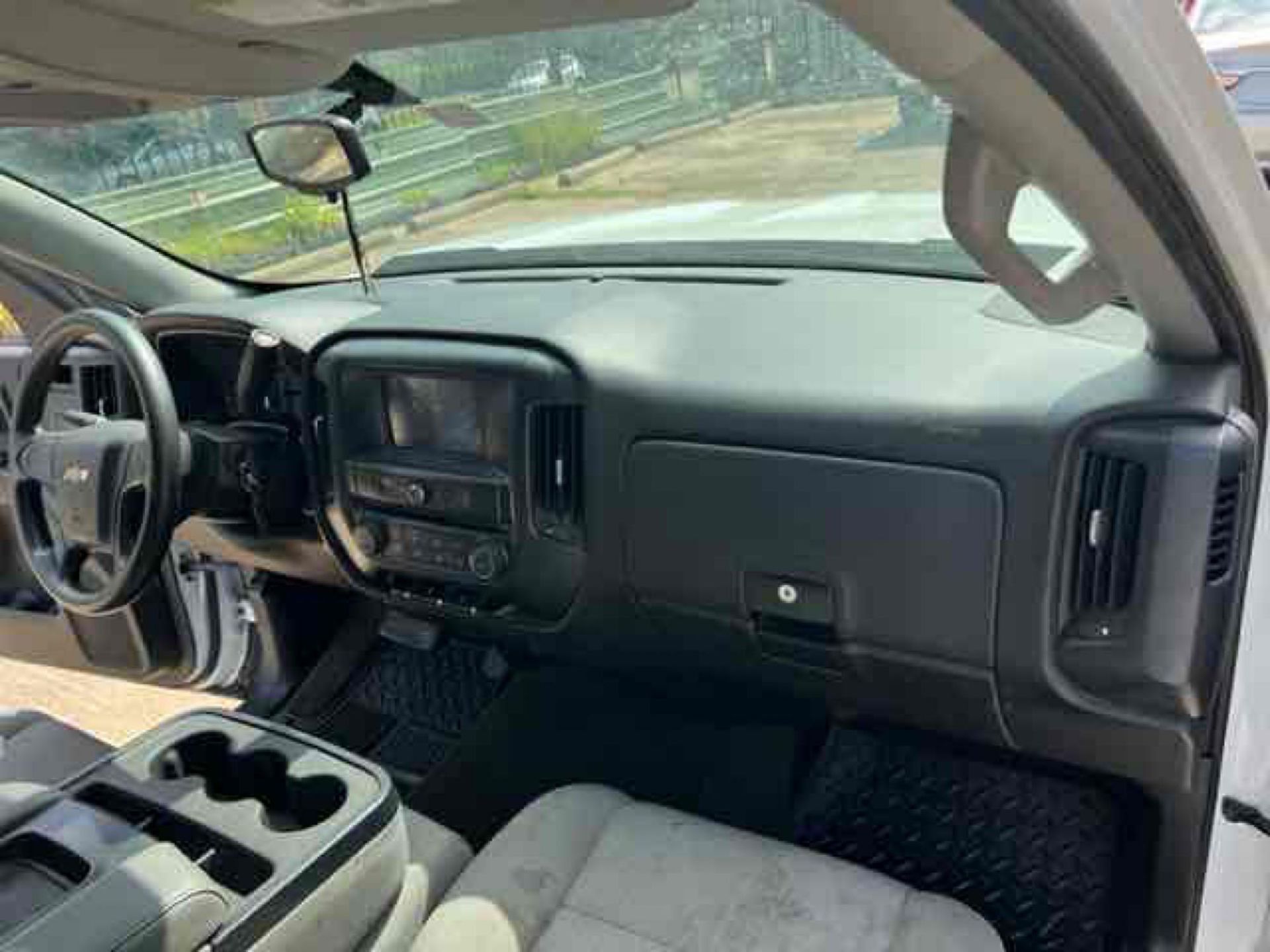 2018 Chevrolet Silverado Crew Cab Truck - Image 28 of 40