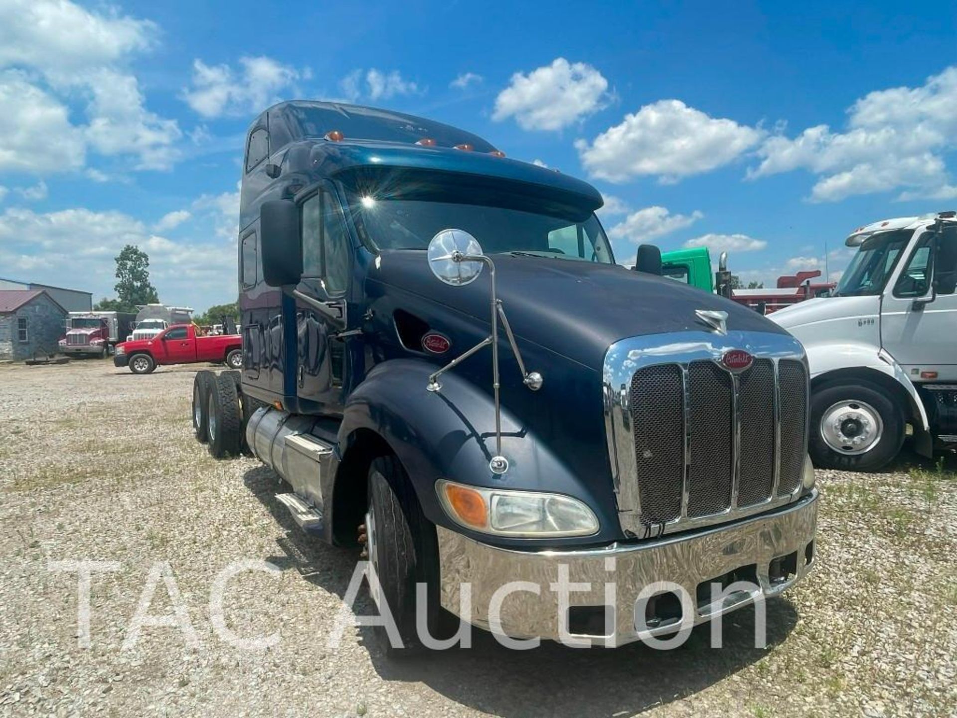 2005 Peterbilt 387 Sleeper - Image 9 of 38