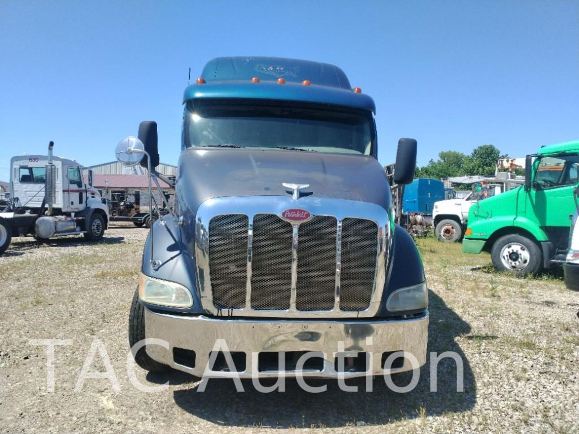 2005 Peterbilt 387 Sleeper - Image 10 of 38