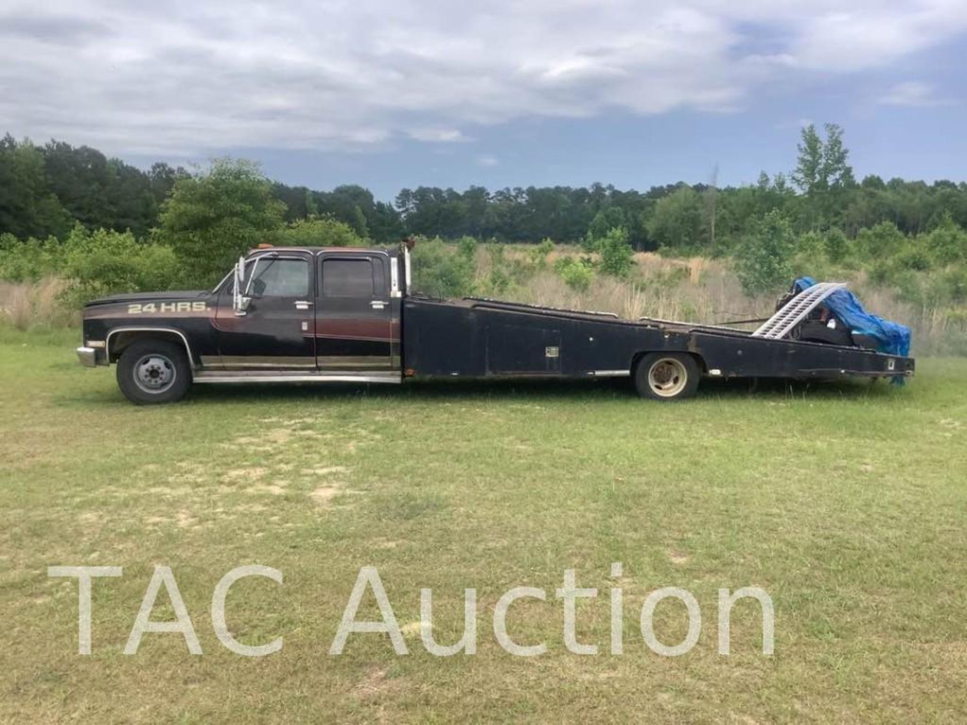 1985 GMC C30 Crew Cab Ramp Truck - Image 4 of 30