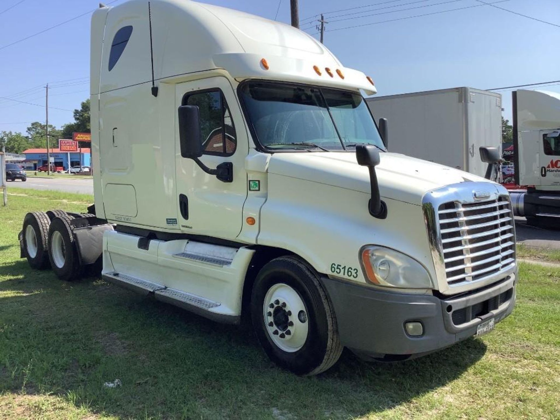 2012 Freightliner Cascadia Sleeper - Image 3 of 50