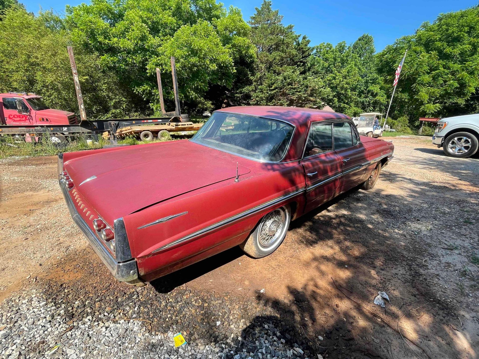 1961 Pontiac Bonneville - Image 6 of 35