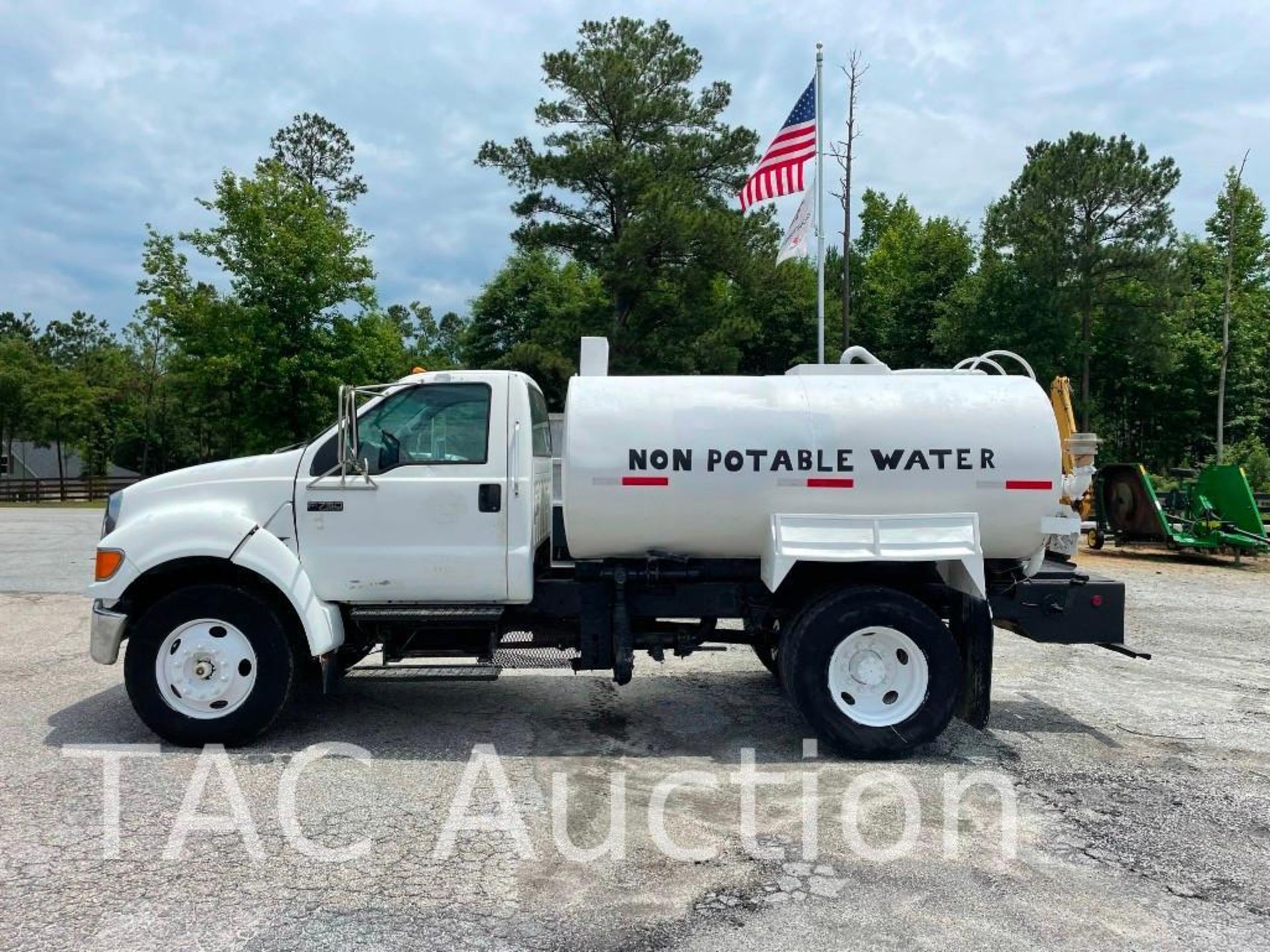 2005 Ford F-750 Single Axle Water Truck - Image 2 of 70