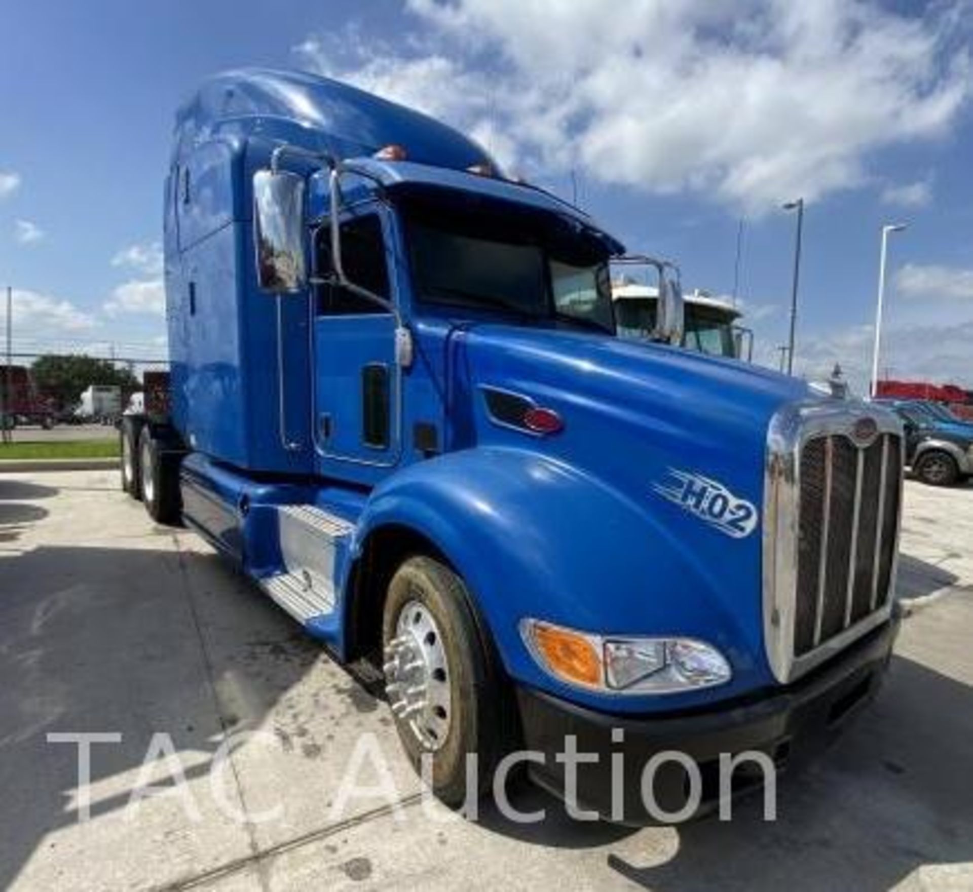 2012 Peterbilt 386 Sleeper - Image 3 of 58