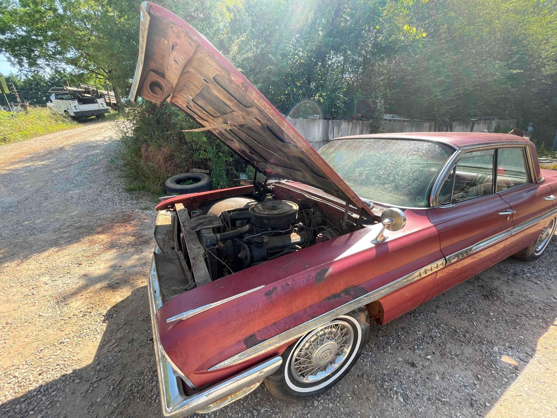 1961 Pontiac Bonneville - Image 28 of 35