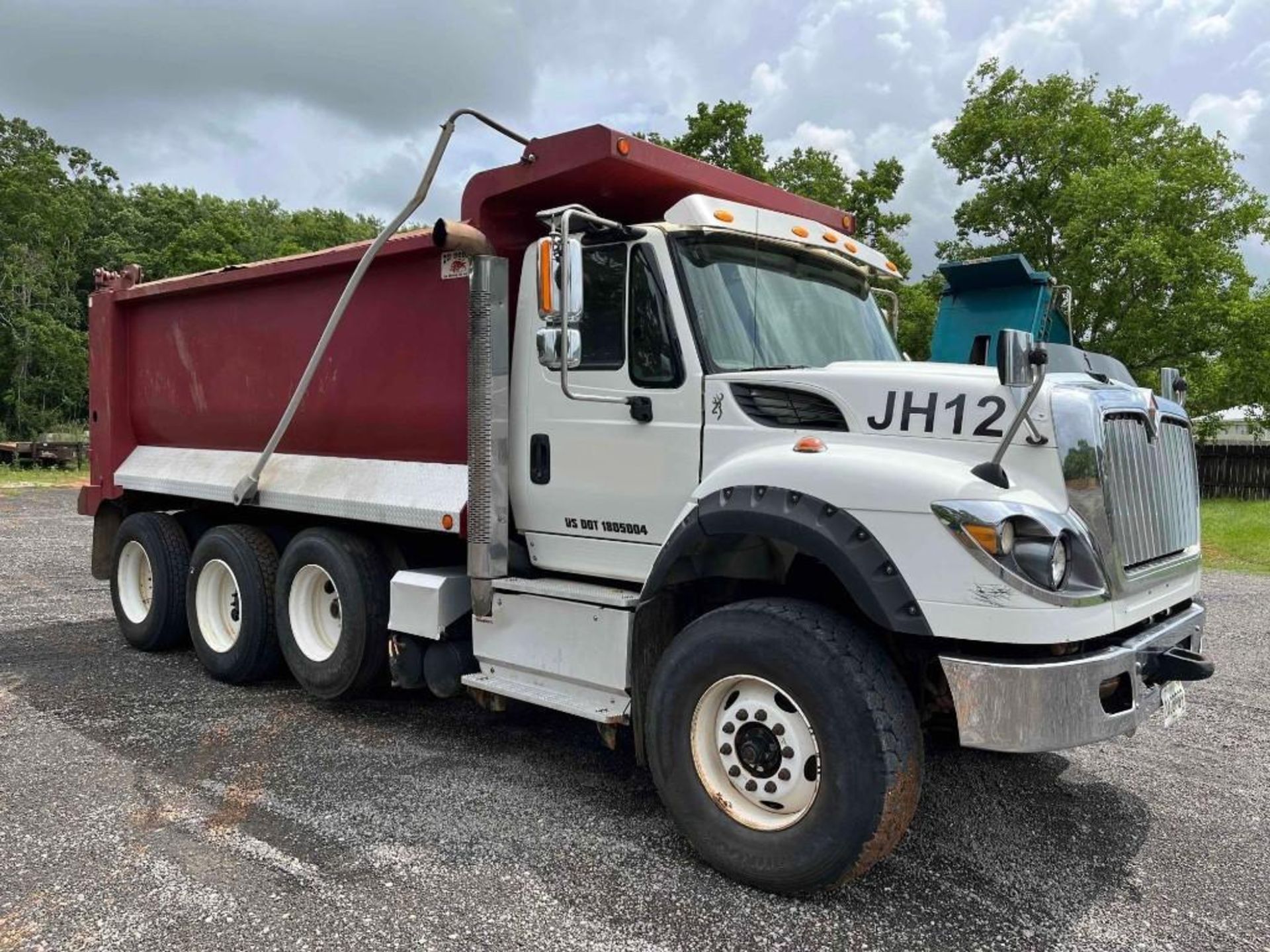 2016 international 7600 Tri-Axle Dump Truck - Image 3 of 37