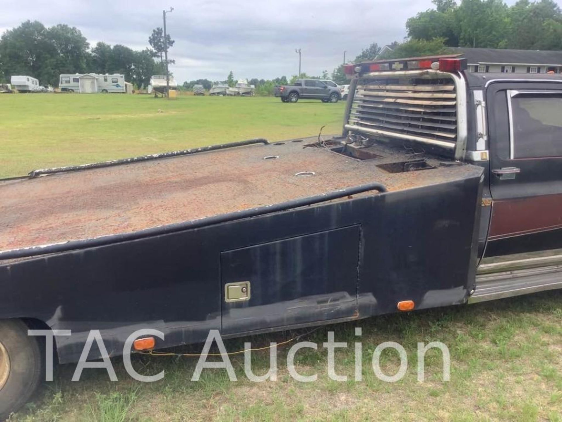 1985 GMC C30 Crew Cab Ramp Truck - Image 23 of 30