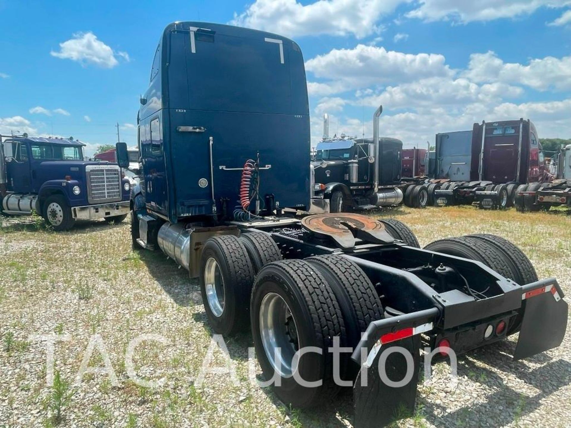 2005 Peterbilt 387 Sleeper - Image 4 of 38