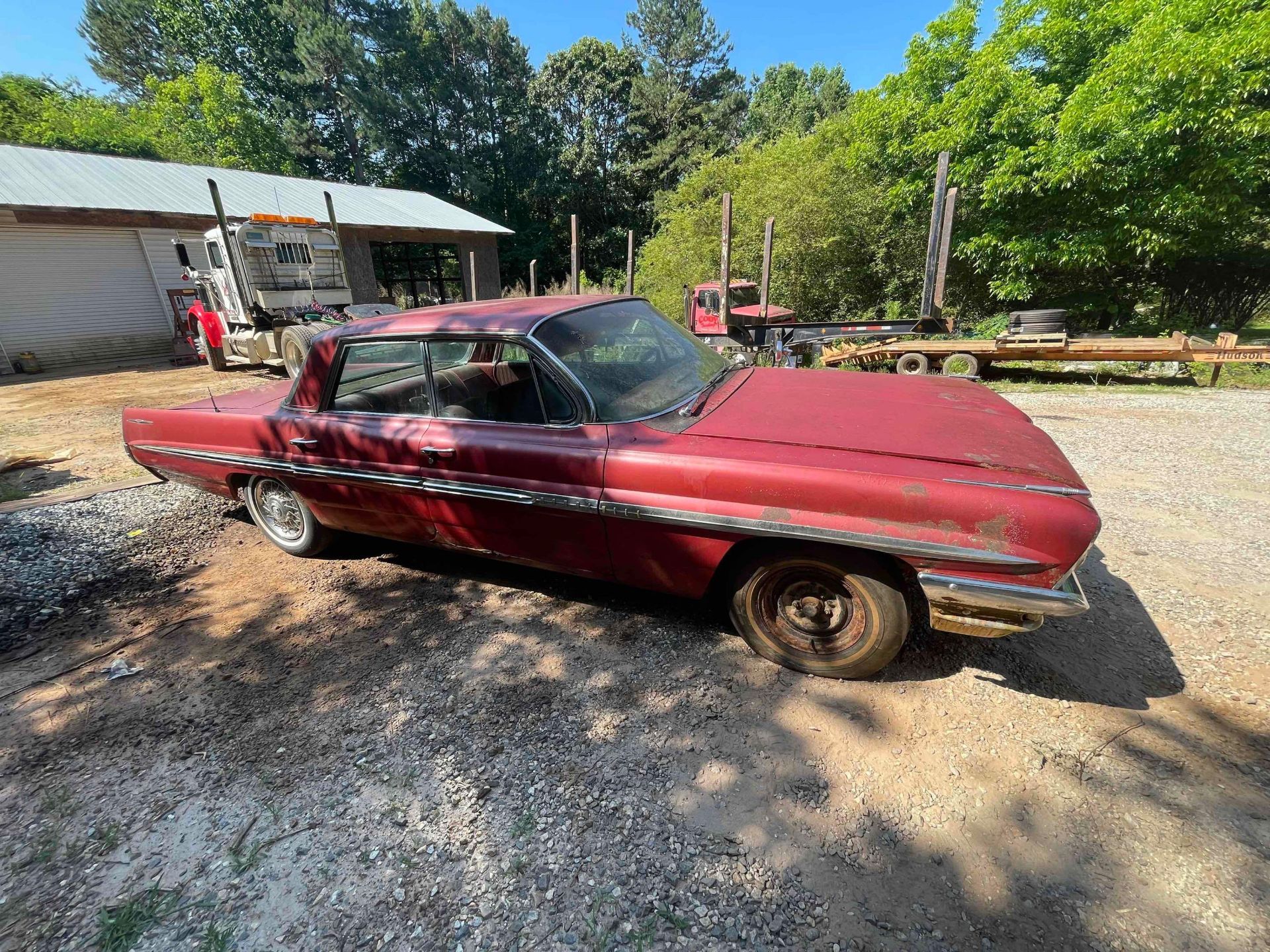 1961 Pontiac Bonneville - Image 4 of 35