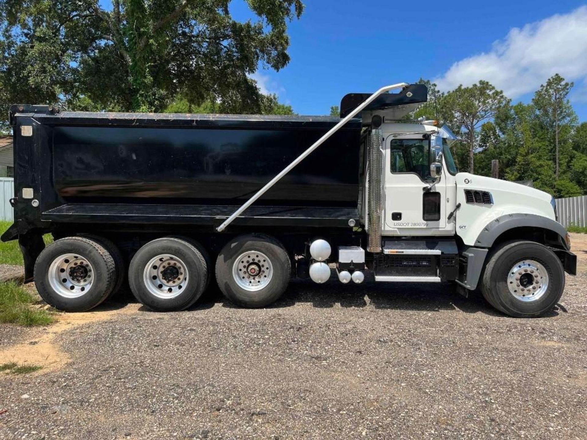 2021 Mack Granite Tri Axle Dump Truck - Image 4 of 41