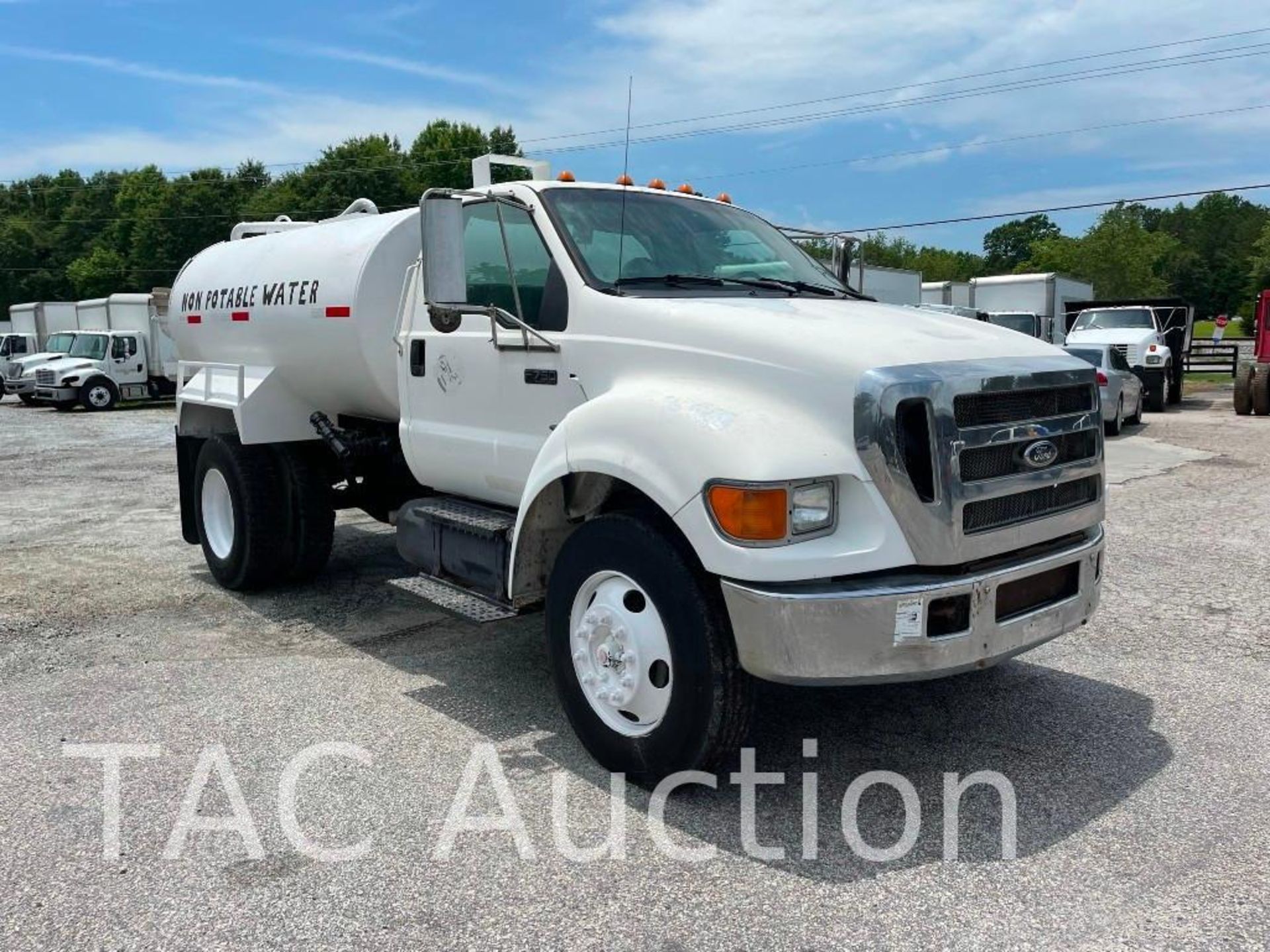 2005 Ford F-750 Single Axle Water Truck - Image 7 of 70