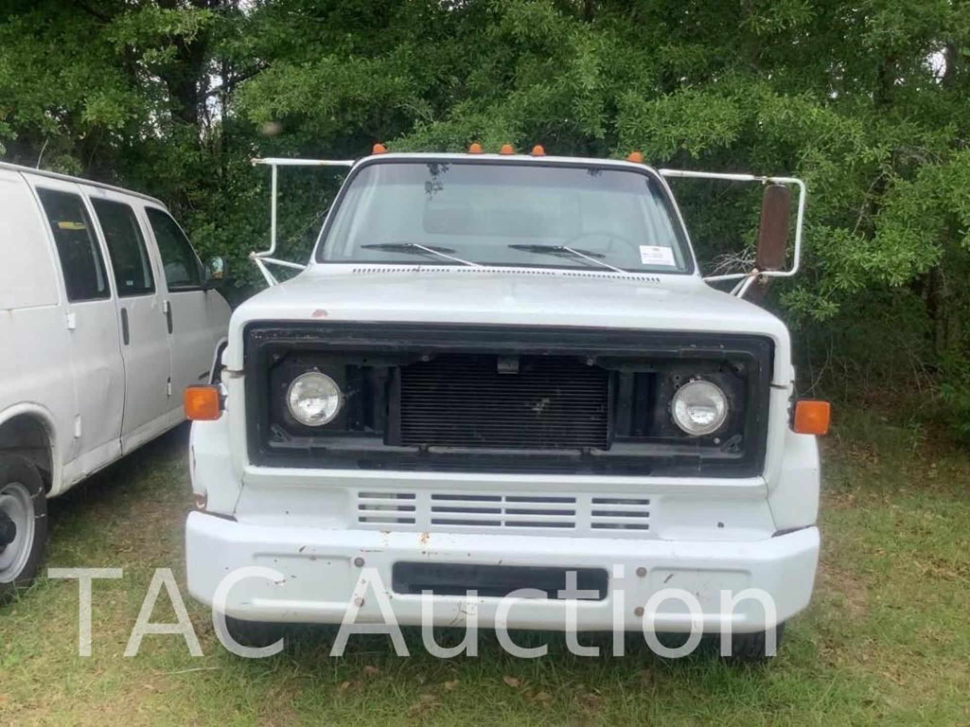 1989 Chevrolet C60 Cab and Chassis - Image 2 of 31