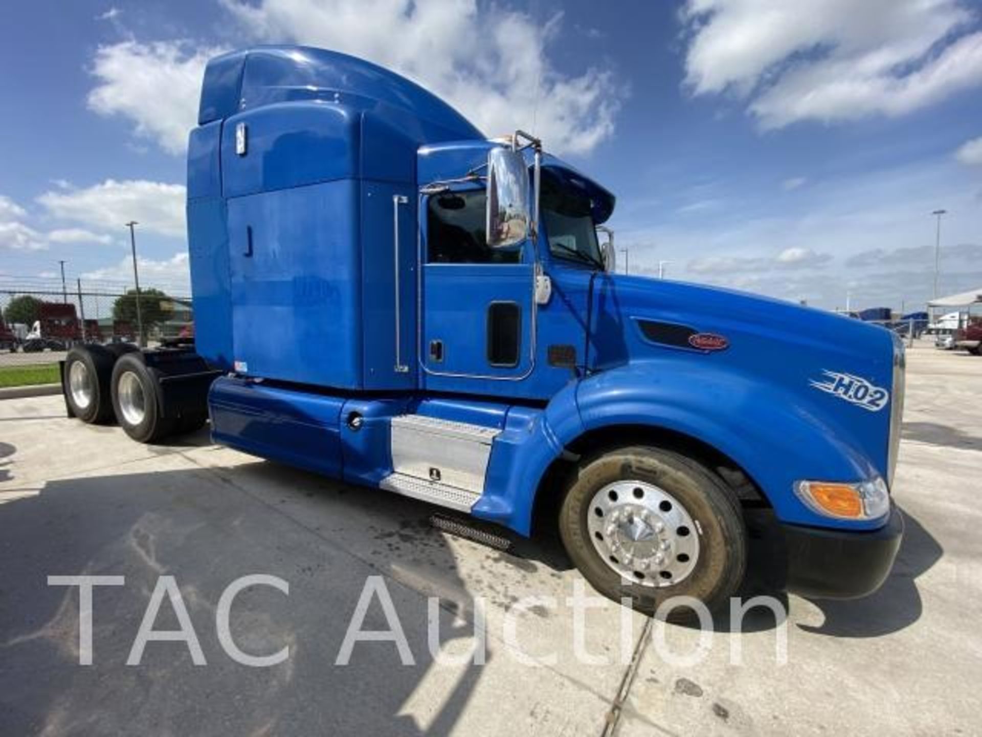 2012 Peterbilt 386 Sleeper - Image 4 of 58