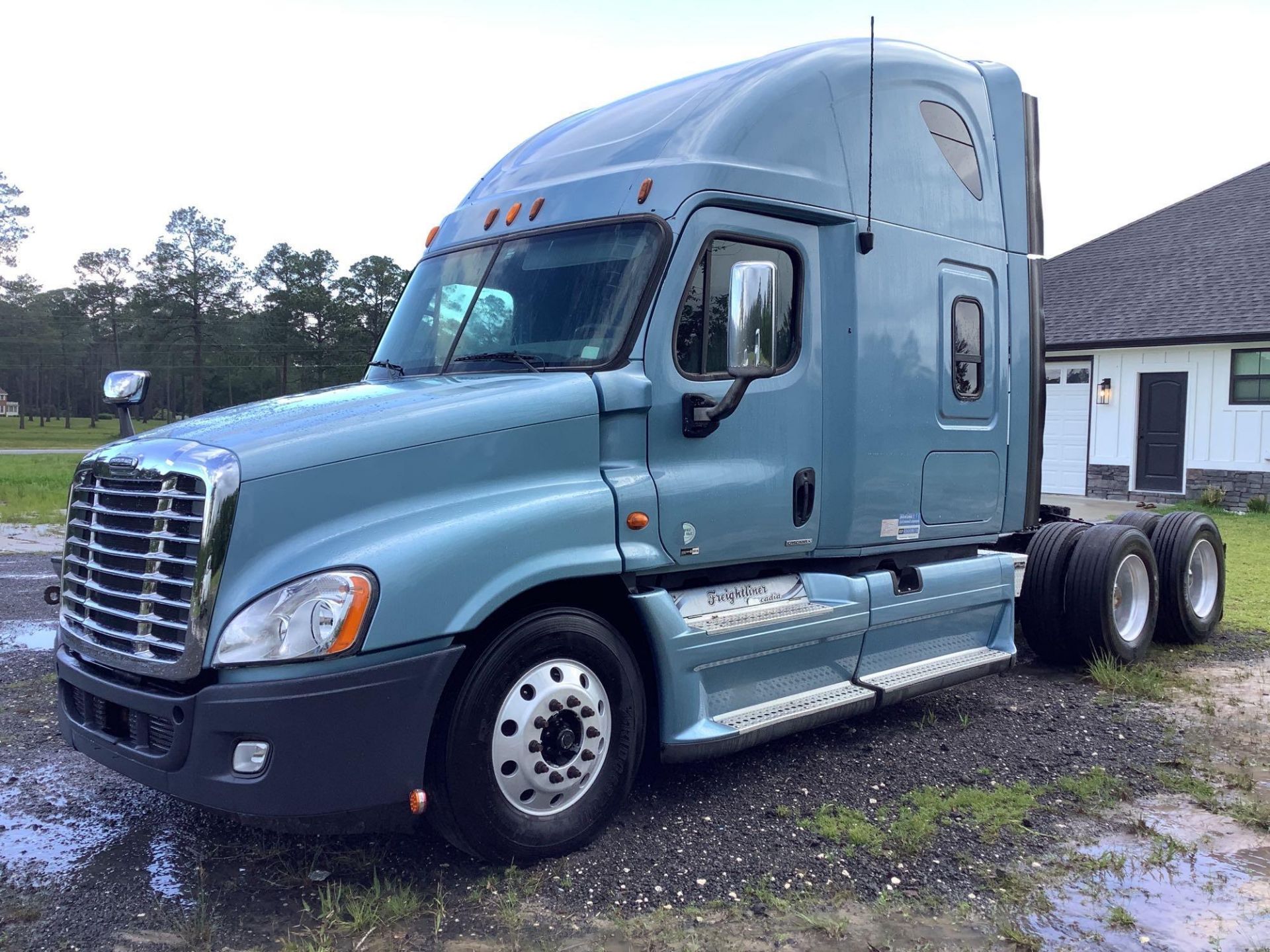 2012 Freightliner Cascadia Sleeper