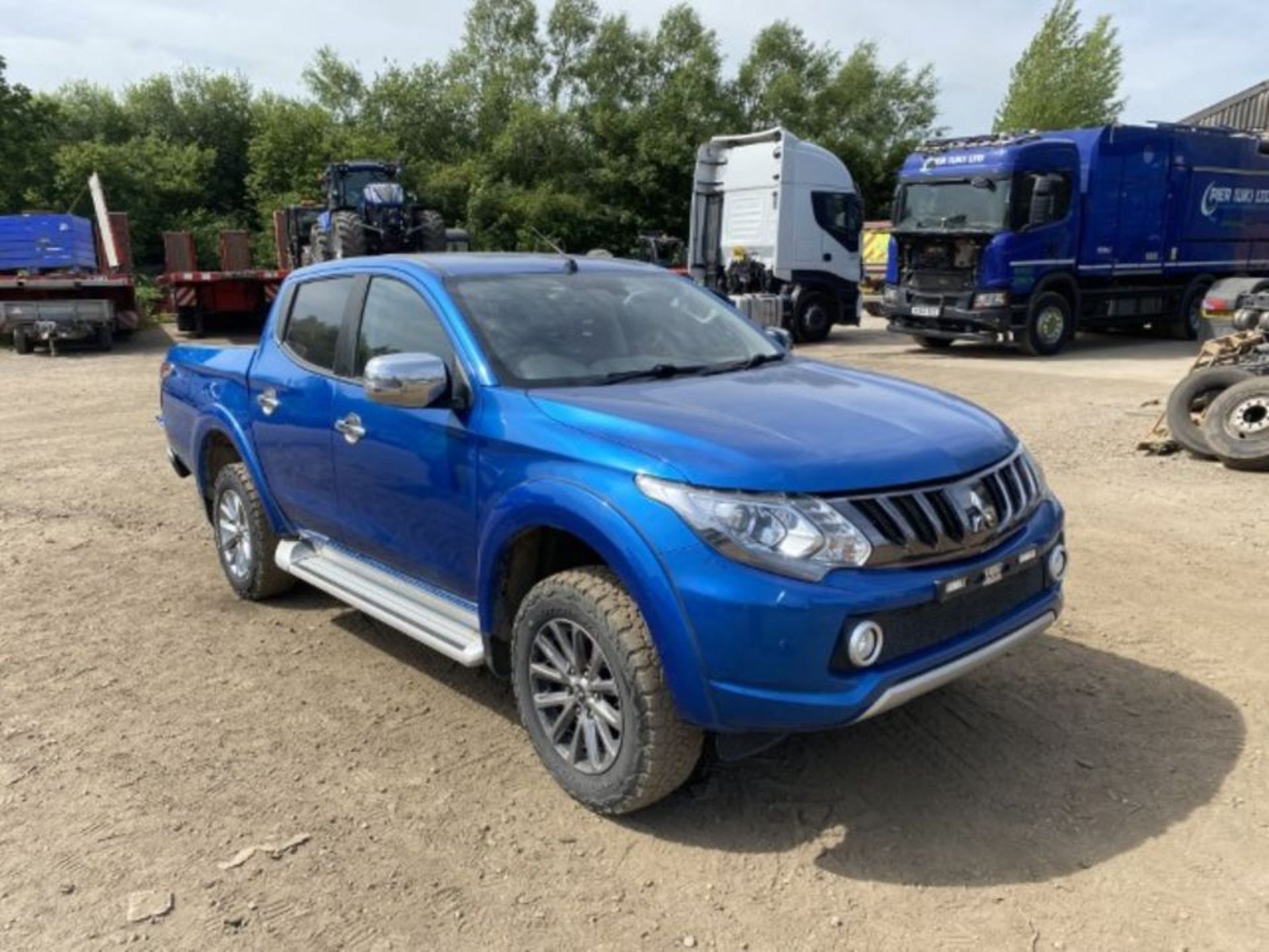 Mitsubishi L200 Double Cab DI-D 178 Barbarian 4WD Auto Pickup (2017, "67") - Image 7 of 21