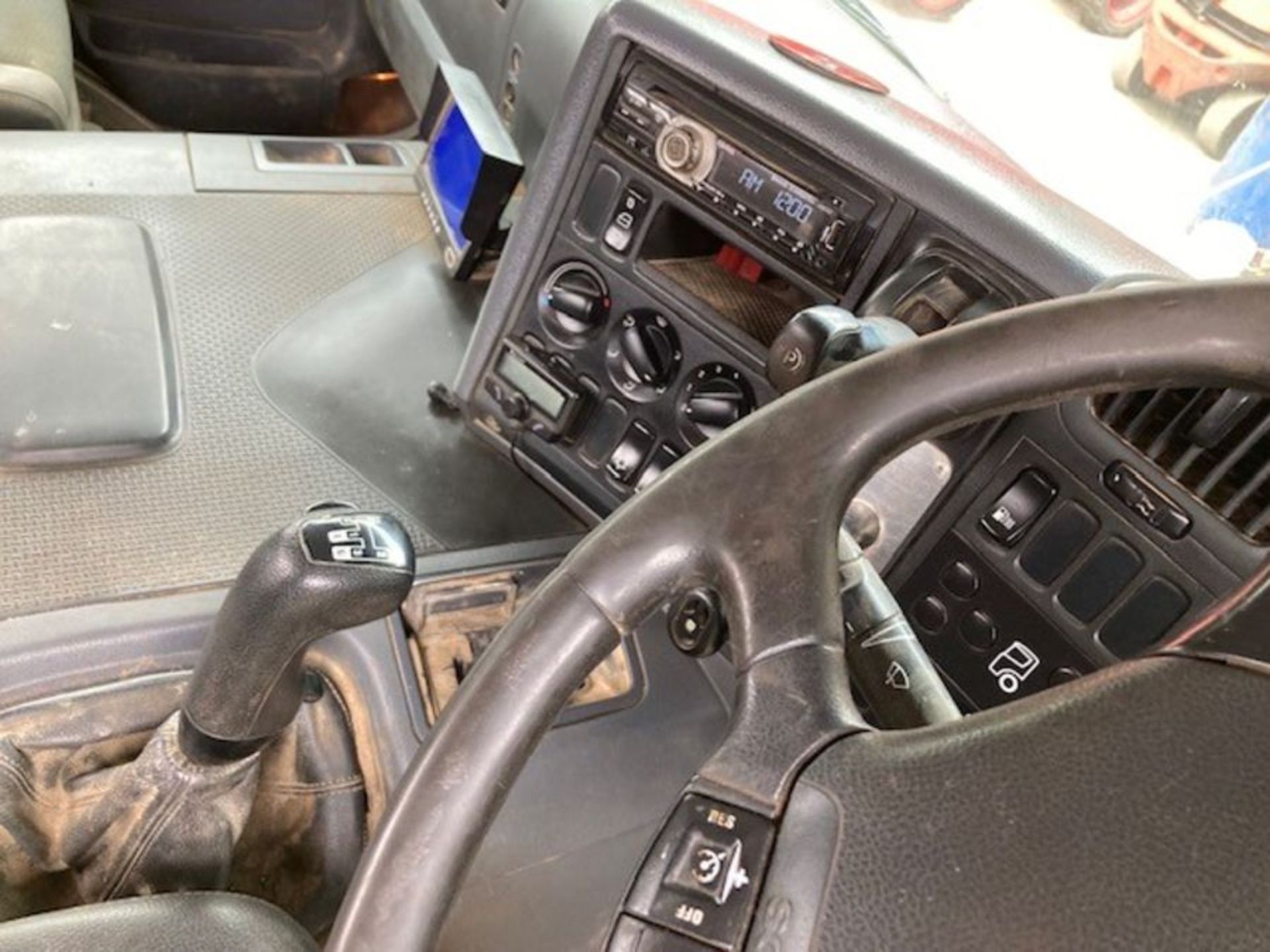 Scania P410 8X4 Tipper Grab (2015, '64') - Image 25 of 28