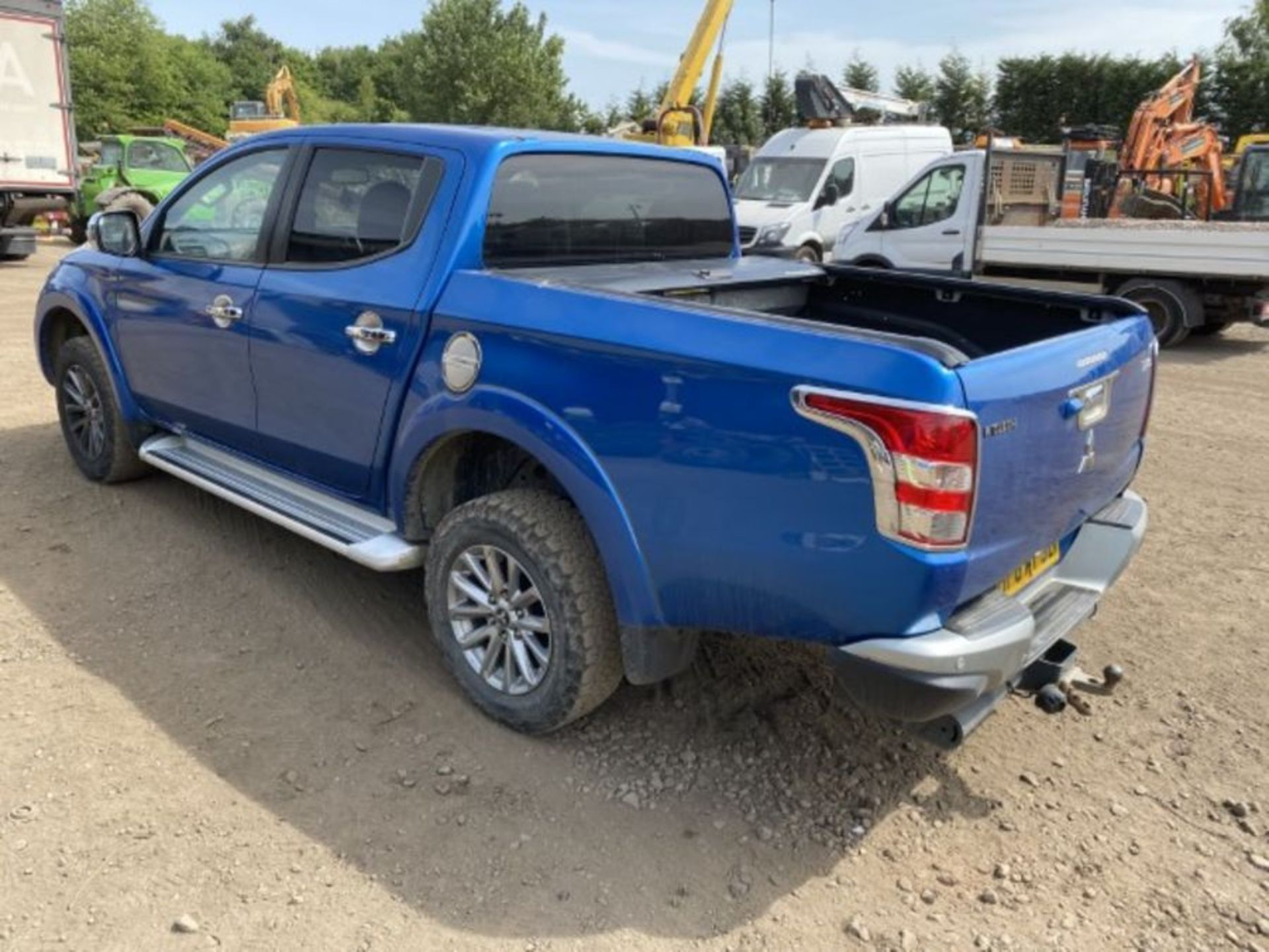 Mitsubishi L200 Double Cab DI-D 178 Barbarian 4WD Auto Pickup (2017, "67") - Image 10 of 21