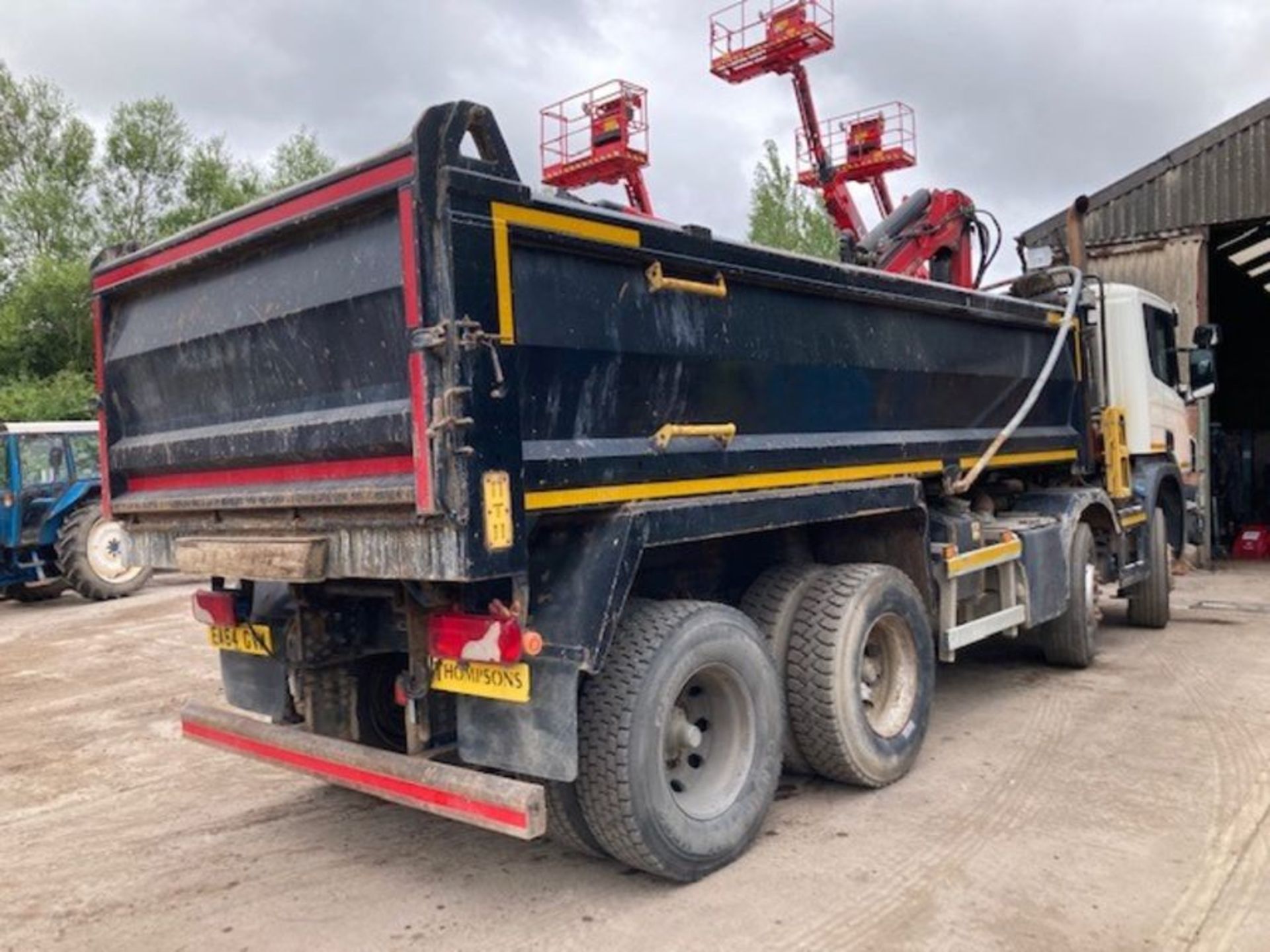 Scania P410 8X4 Tipper Grab (2015, '64') - Image 24 of 28