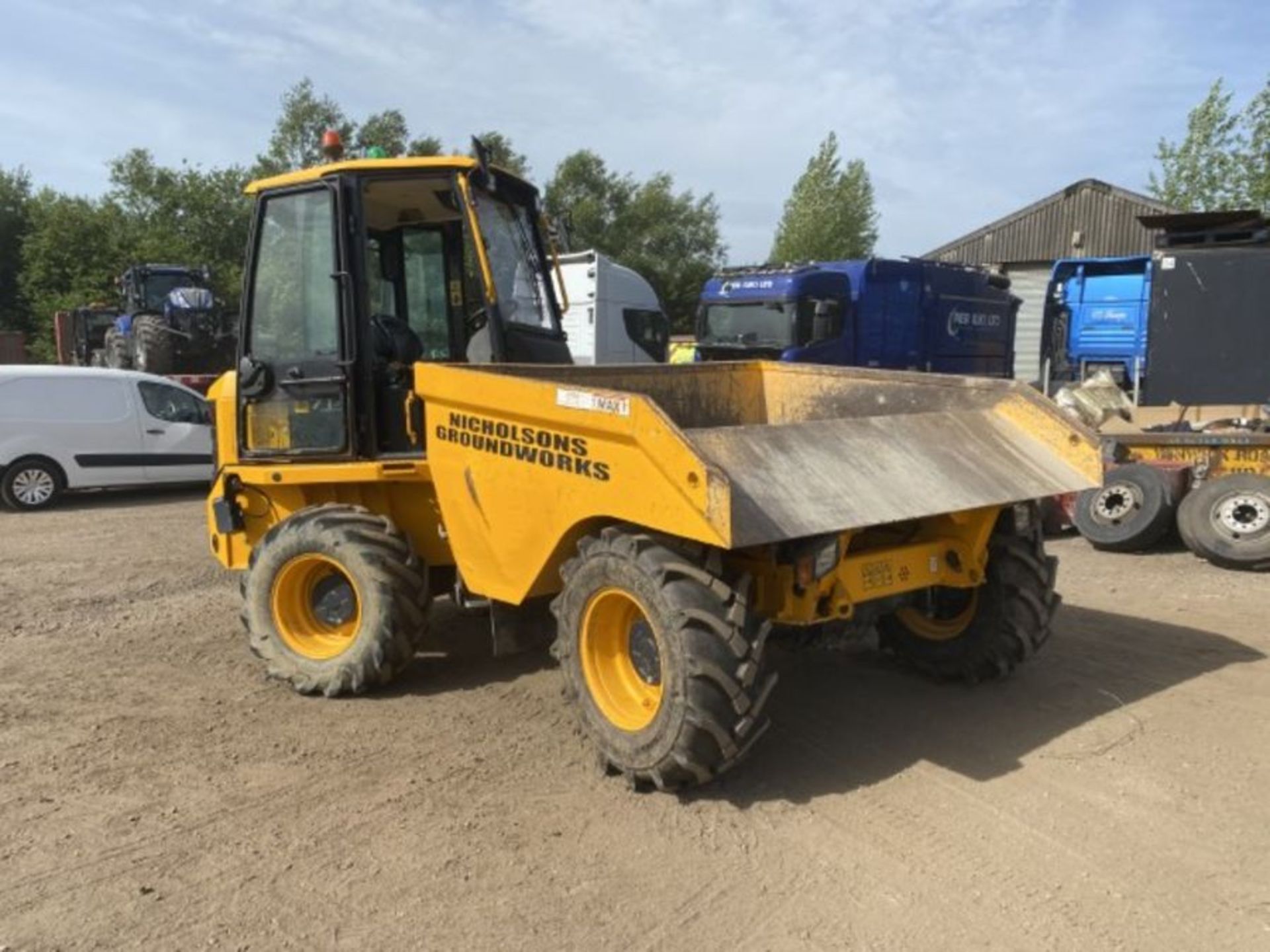 JCB 7FT Front Tip Site Dumper (2018) - Image 2 of 20