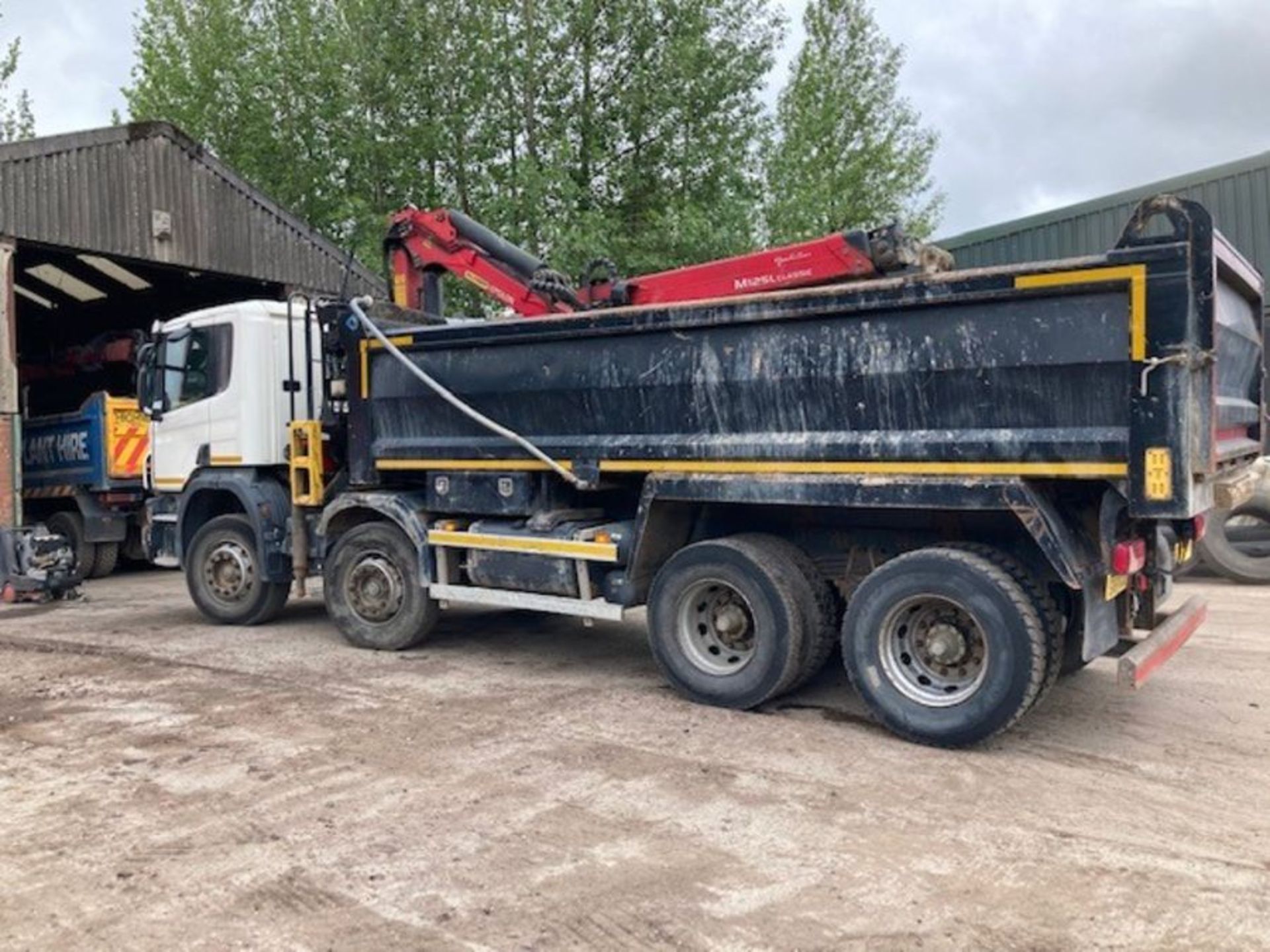 Scania P410 8X4 Tipper Grab (2015, '64') - Image 2 of 28