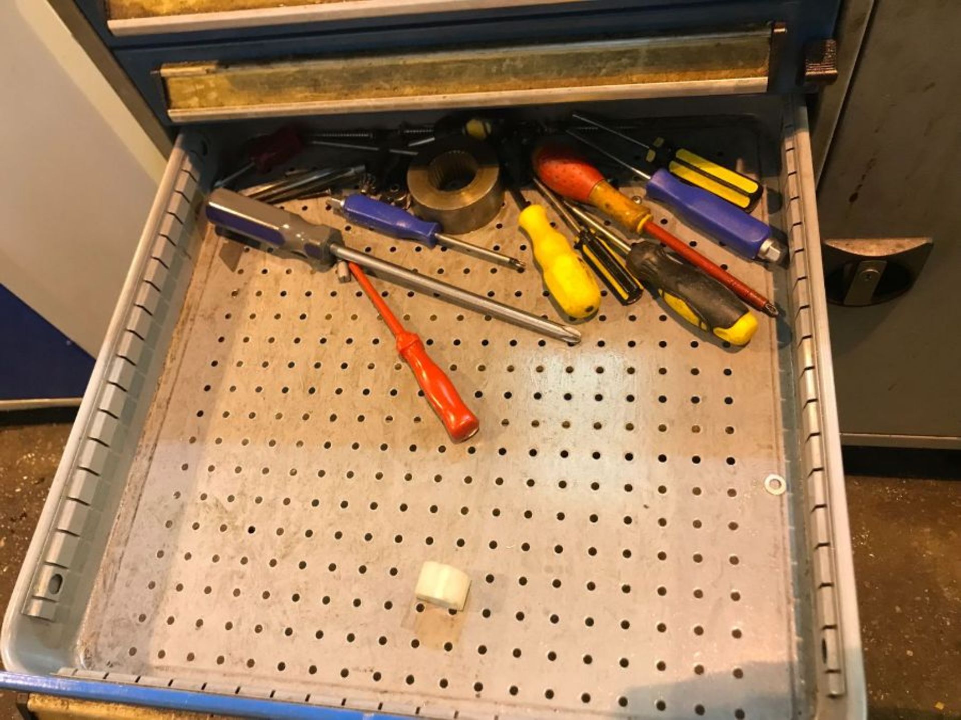 Mobile tool cabinet and contents - Image 4 of 7