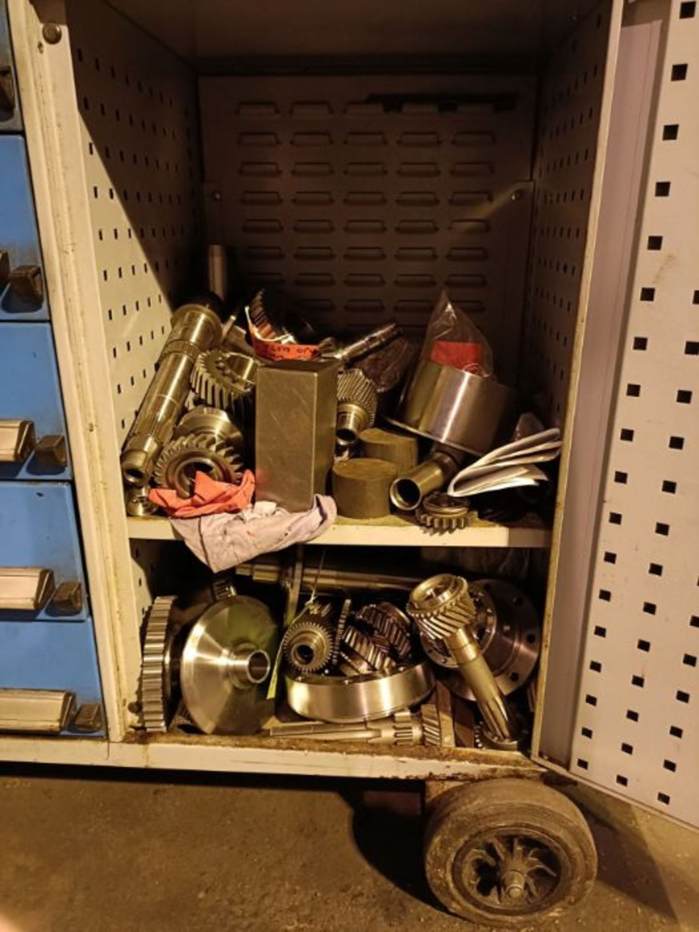 Mobile tool cabinet and contents - Image 2 of 2