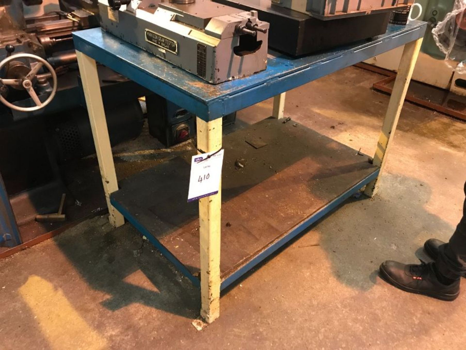 Steel work bench