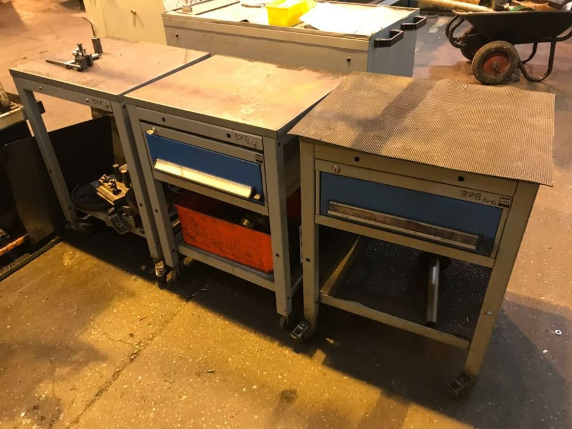 3 - Bott Compact mobile benches and contents
