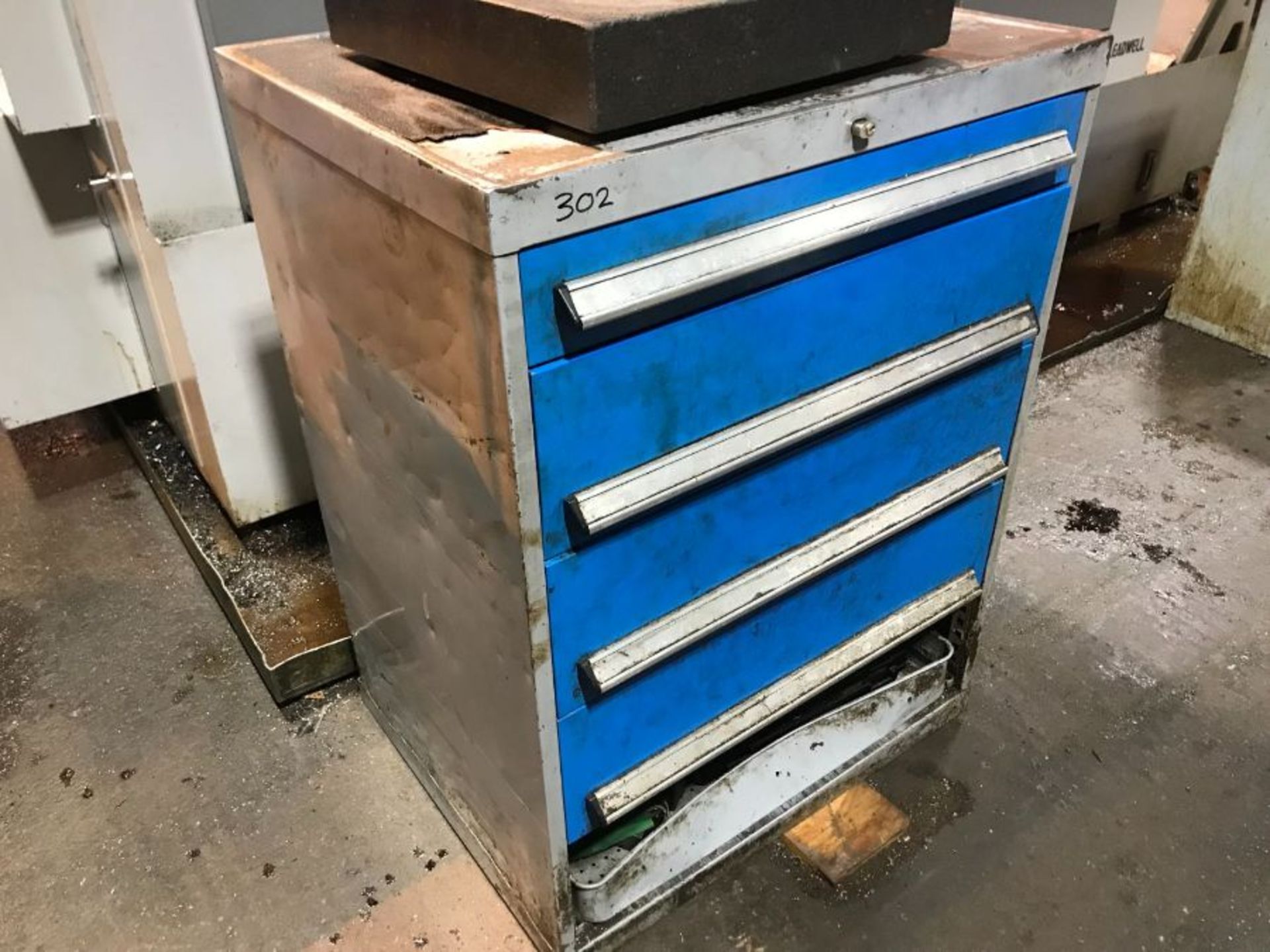 Tool cabinet and turning contents