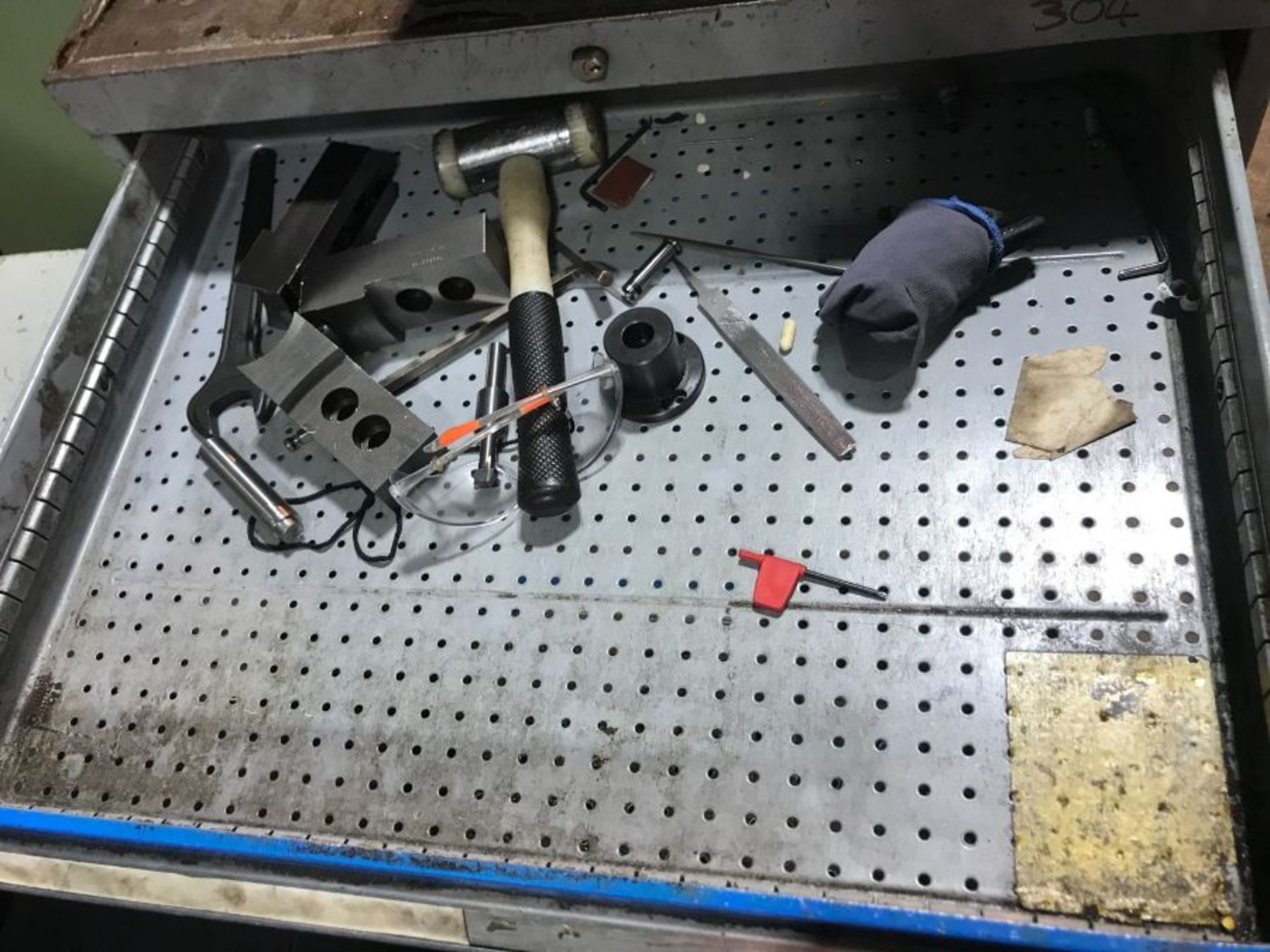 Tool cabinet and turning contents - Image 2 of 5