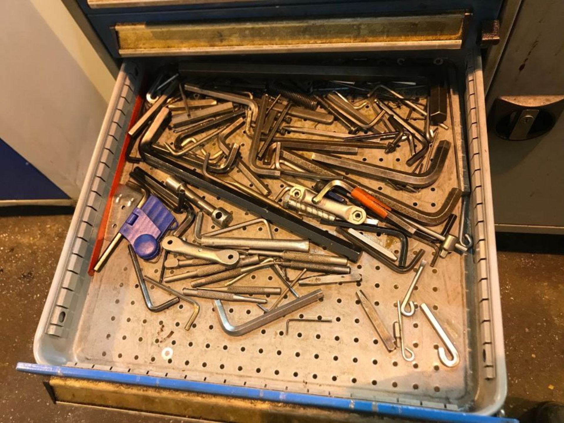 Mobile tool cabinet and contents - Image 5 of 7