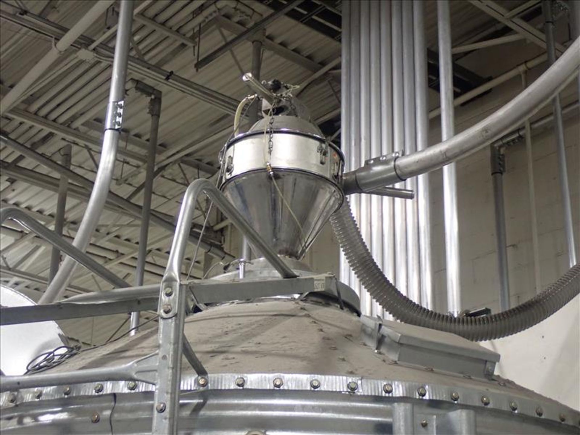 GSI silo, approx. 9 ft x 7 ft dia. c/w Nucon vacuum loader - Image 2 of 2