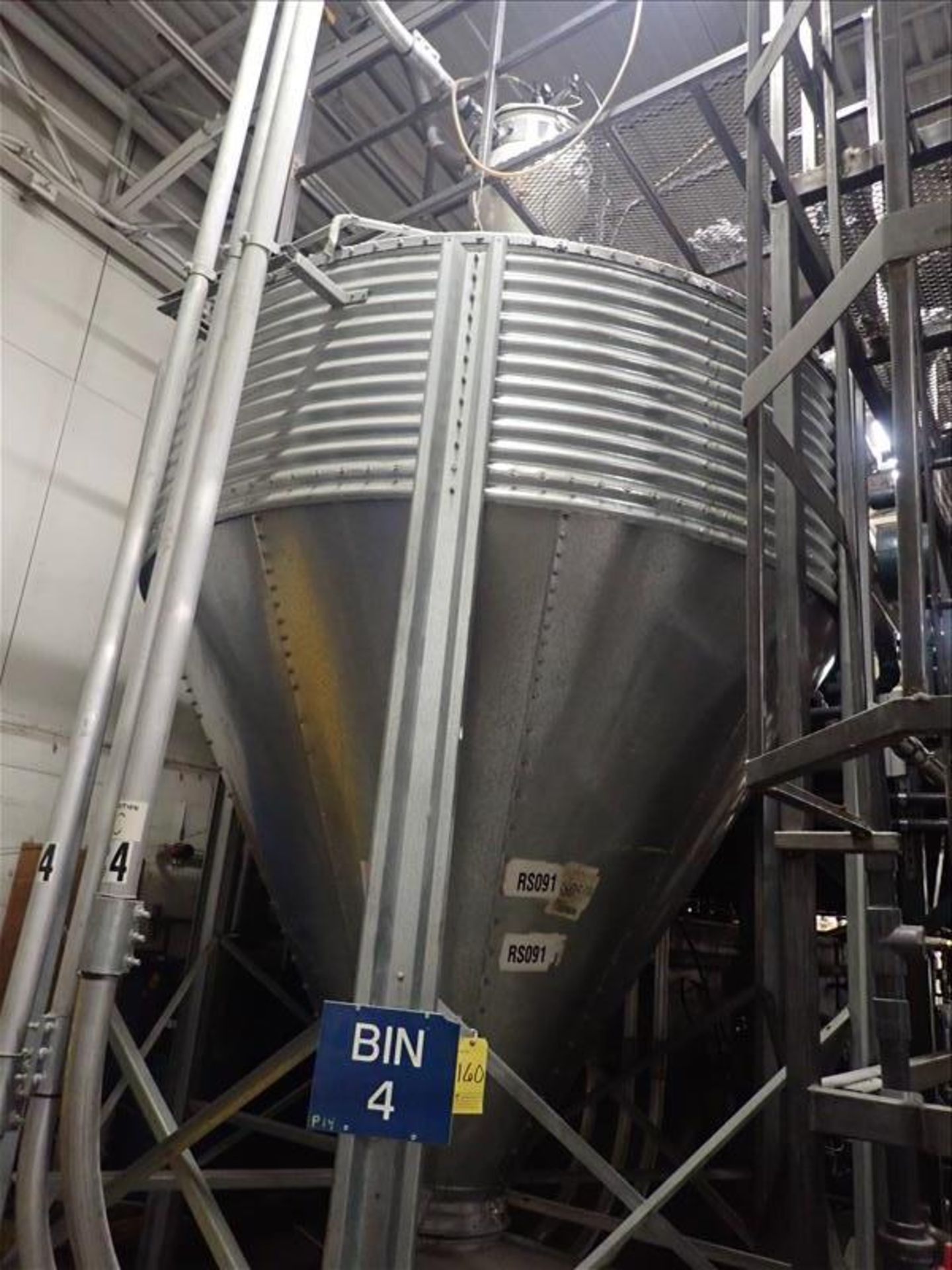 GSI silo, approx. 13 ft x 9 ft dia. (No. 4) c/w Mould-Tek vacuum loader