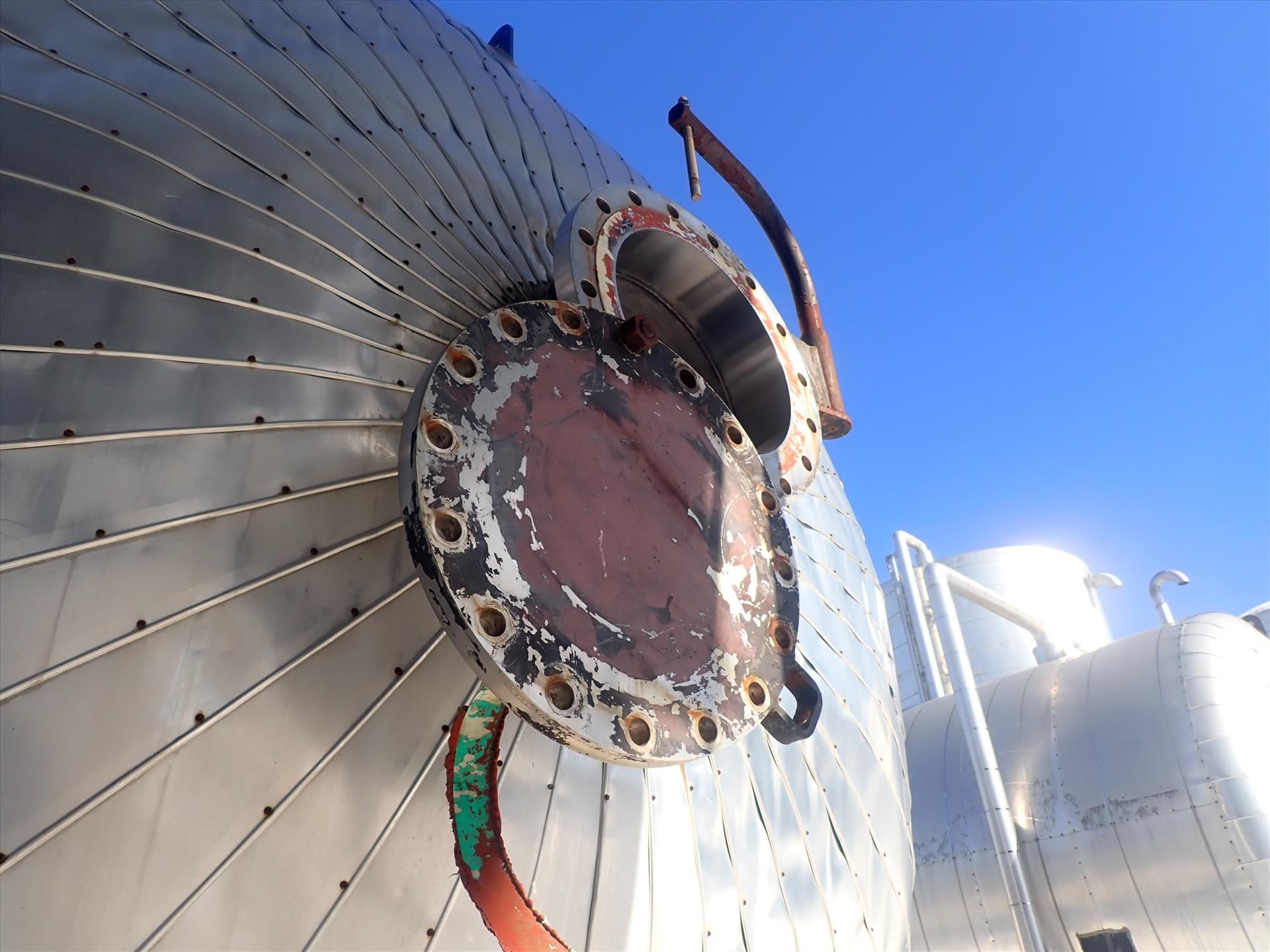 Horizontal Stainless Steel Tank, approx. 25000 gal.10 feet dia. x 40 feet long - Image 3 of 7