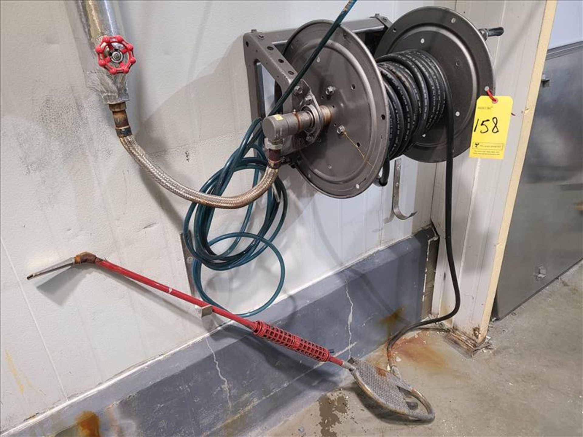 Hose Reel w/sprayer