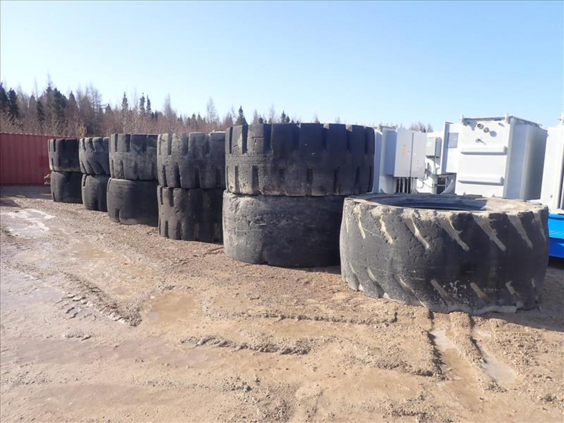 (8) Used Tires, 20.5R25 (Tag No. 4077) [Sea Container N/A] {Location Moosonee} - Image 3 of 5