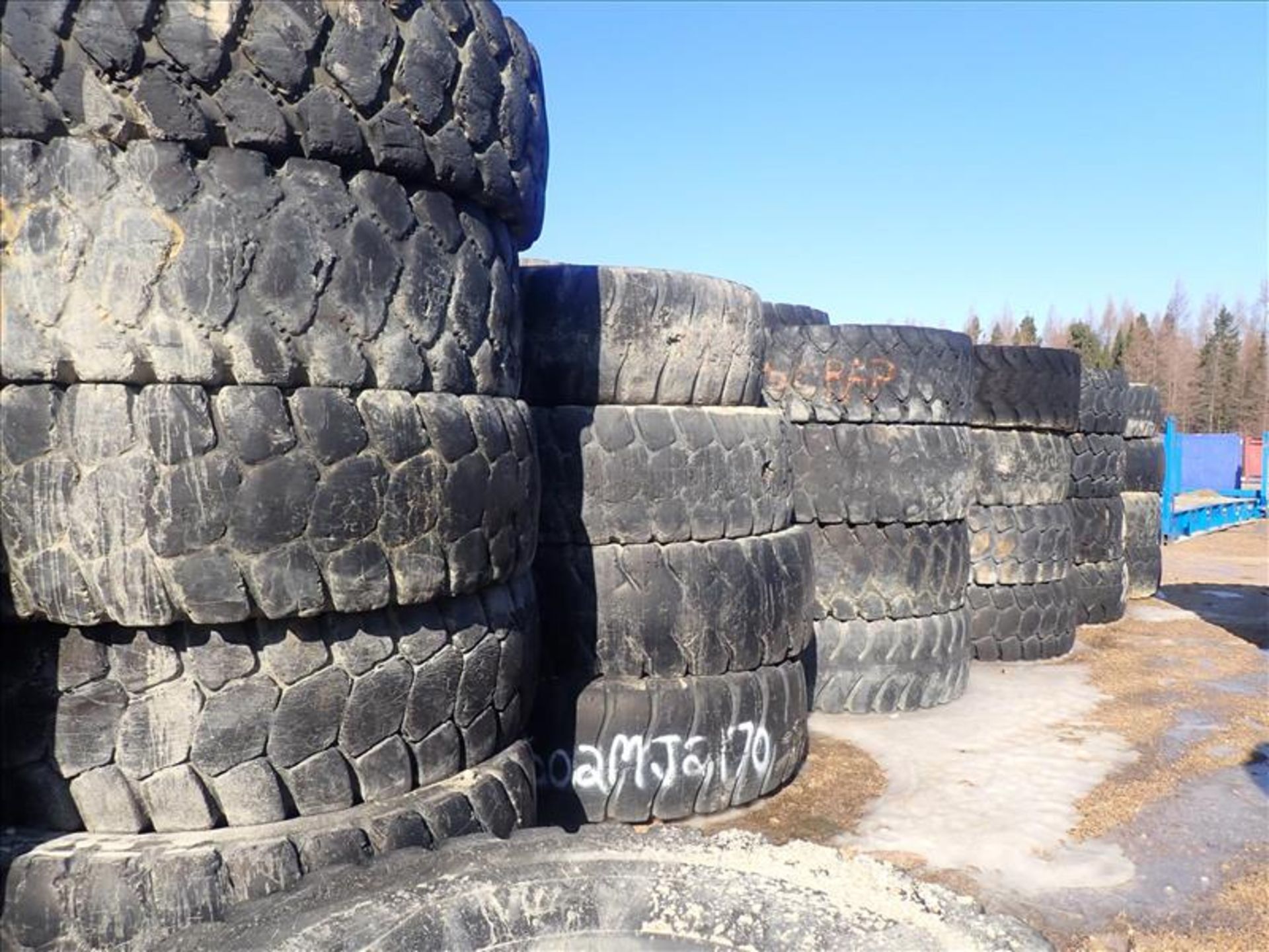 (8) Used Tires, 20.5R25 (Tag No. 4077) [Sea Container N/A] {Location Moosonee} - Image 4 of 5