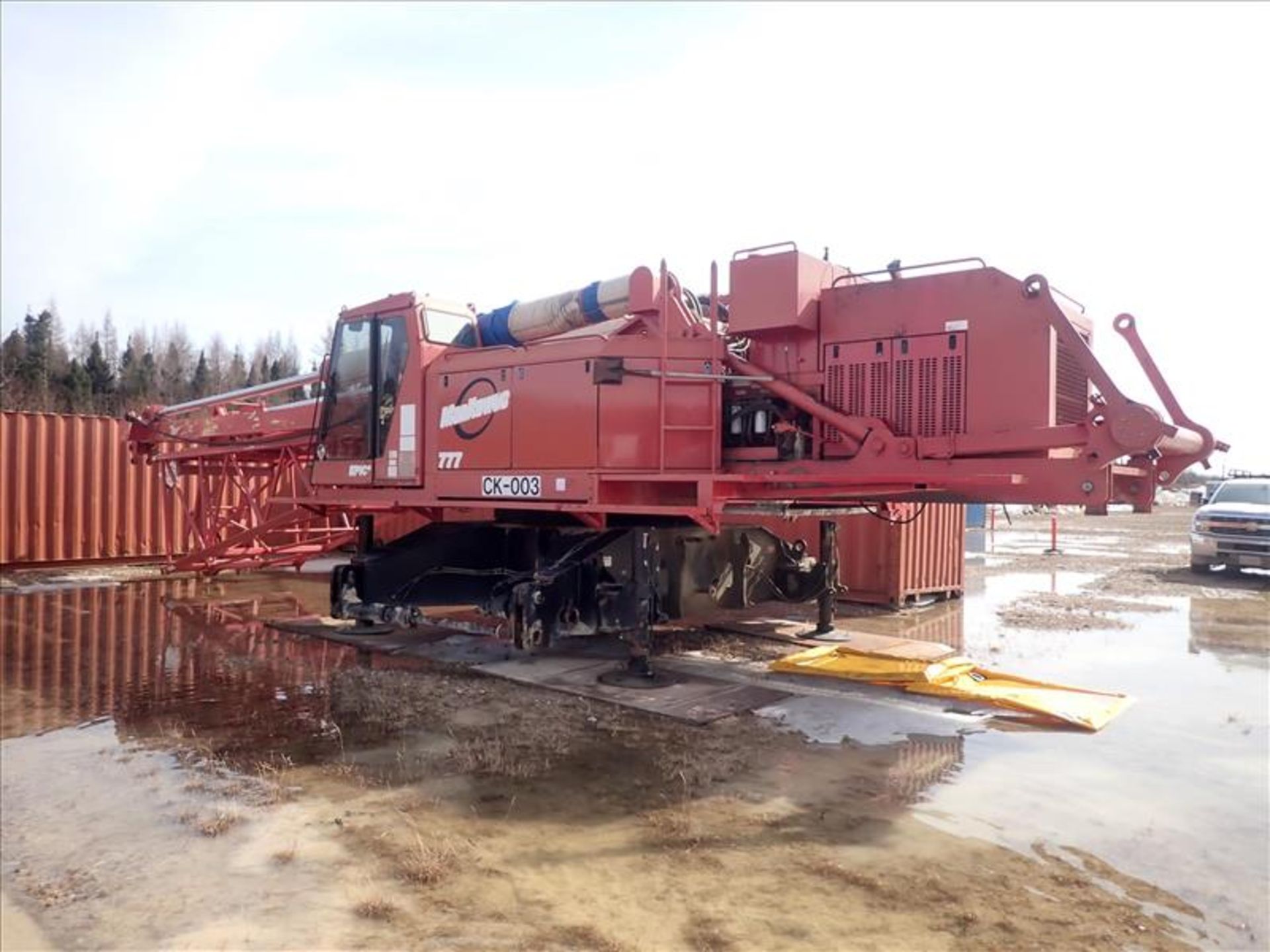 Manitowoc crane, mod. 777-52, 100-ton cap. w/ boom extension, counter weights, Shipping Container