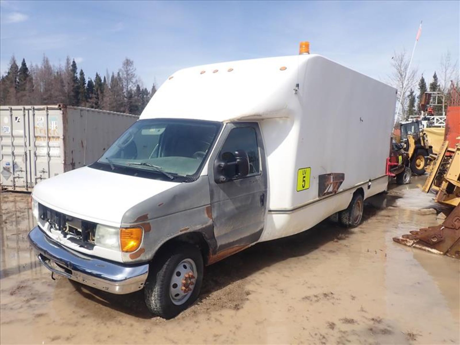 Ford E450 SuperDuty (UV5), VIN 1FDXE45P66HA57323 (2005) w/ Unicell Fiberglass van body, mod.