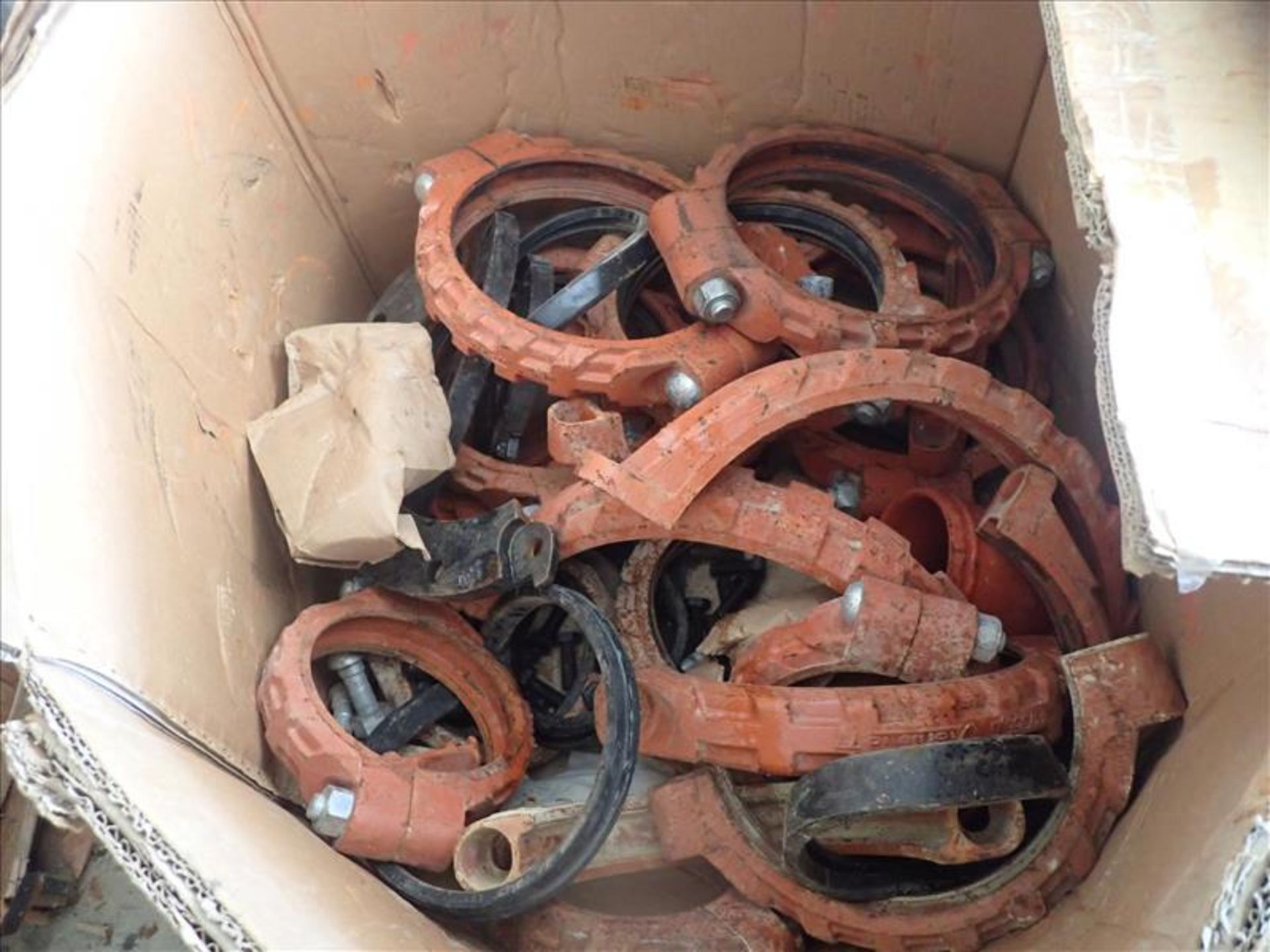20 ft. Shipping Container w/ contents, incl: misc. 12 in. Victaulic pipe fittings, flanges, etc. ( - Image 4 of 11