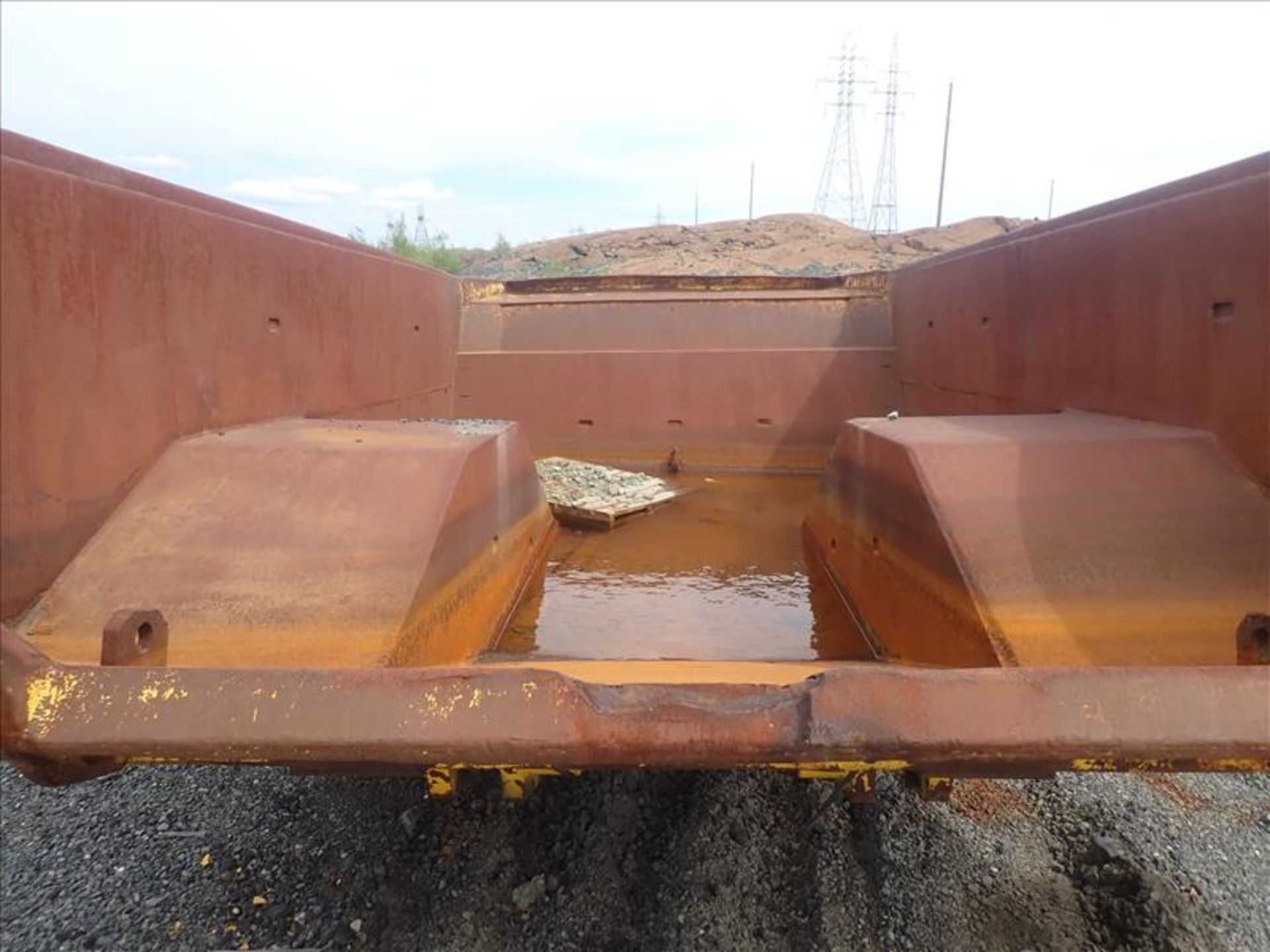 haul truck bucket (Tag 7817 Loc Bones Yard) - Image 3 of 3