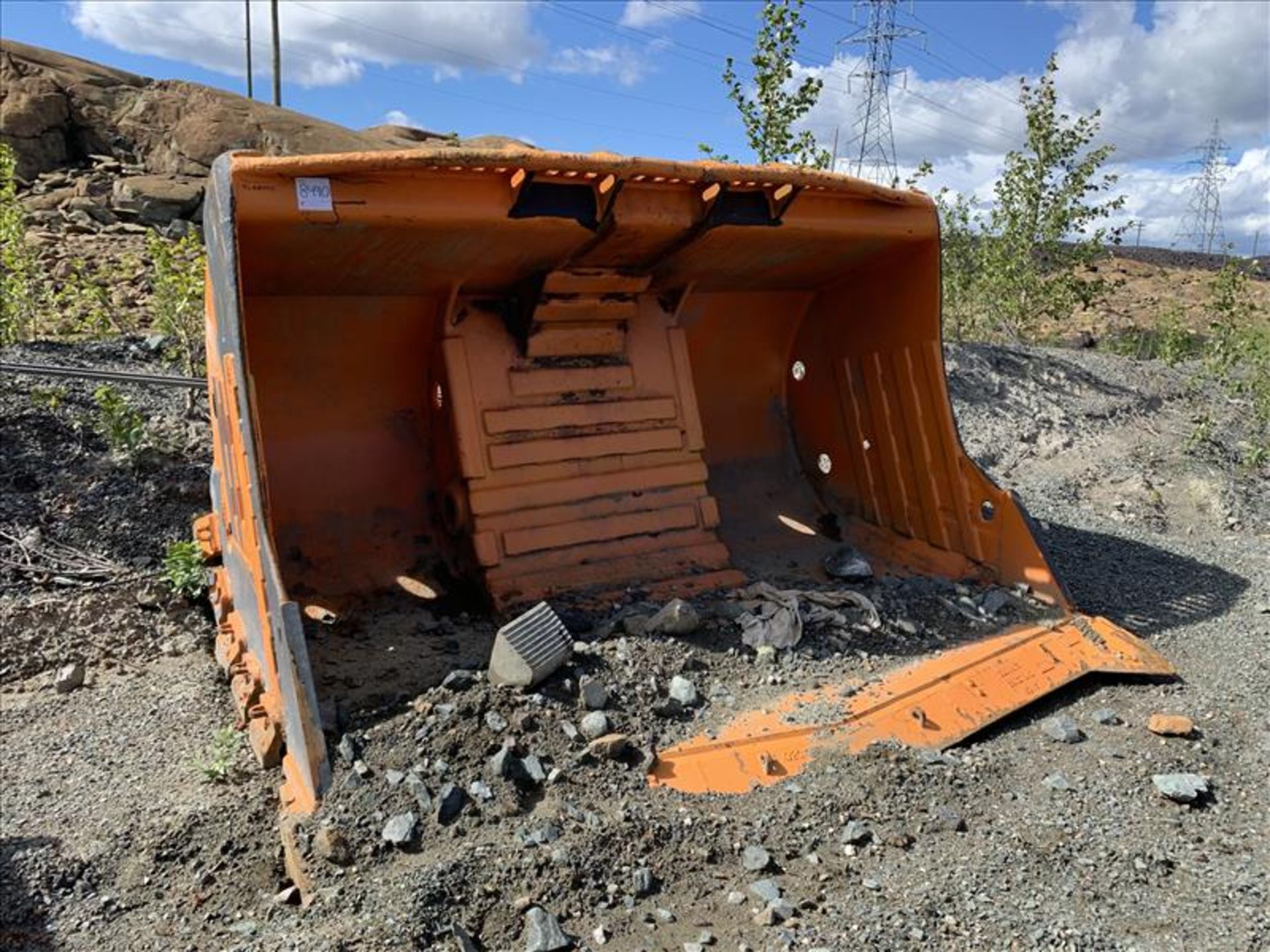 Sandvik scooptram bucket, size 320x800 (Tag 8490 Loc Bones Yard)